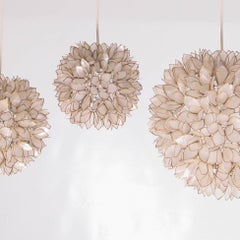 Set von Pendelleuchten aus Perlmutt und vergoldetem Metall