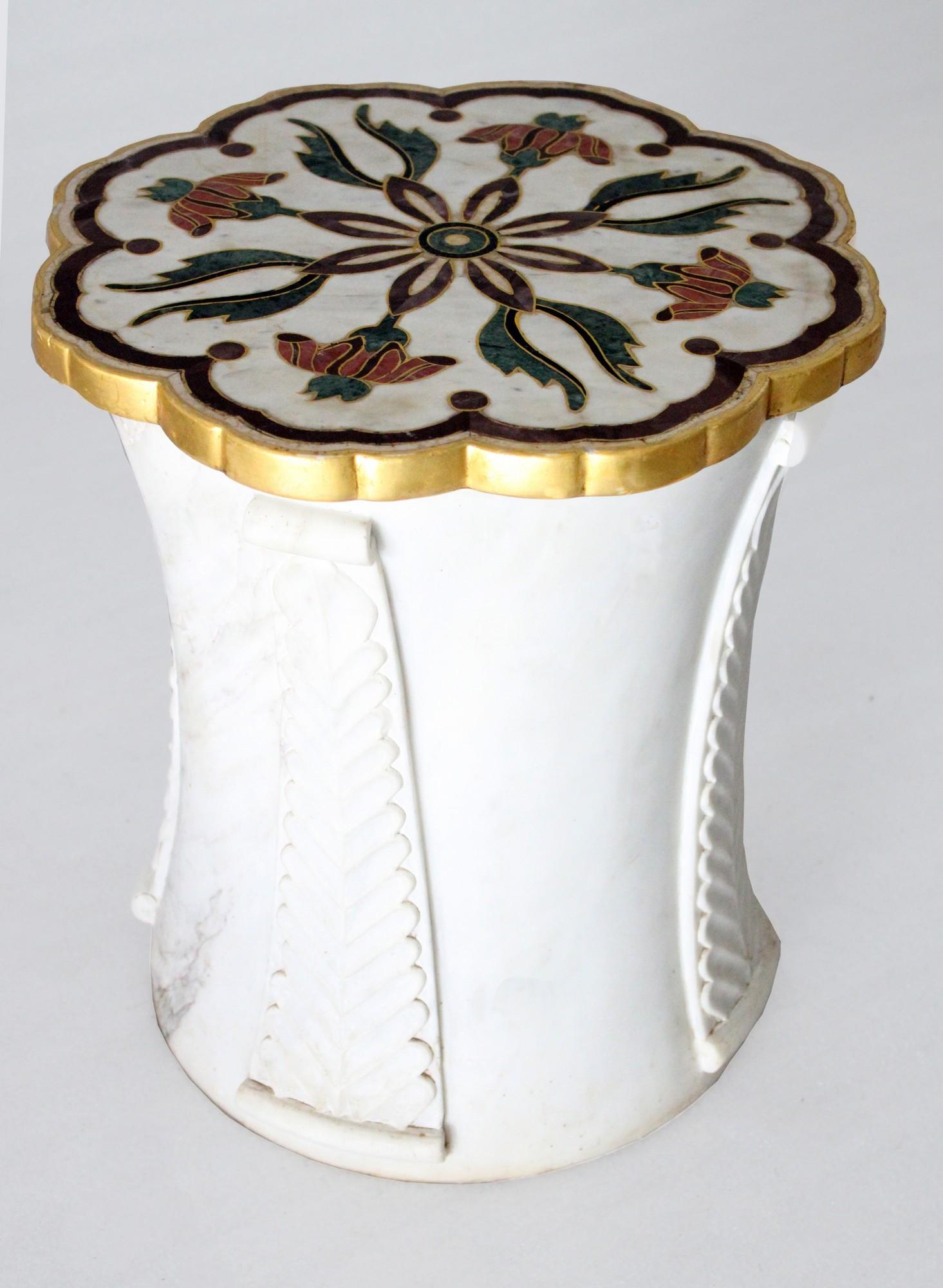 Set of Mughal Side Table and Feathers Table in White Marble Handcrafted in India In New Condition For Sale In New York, NY