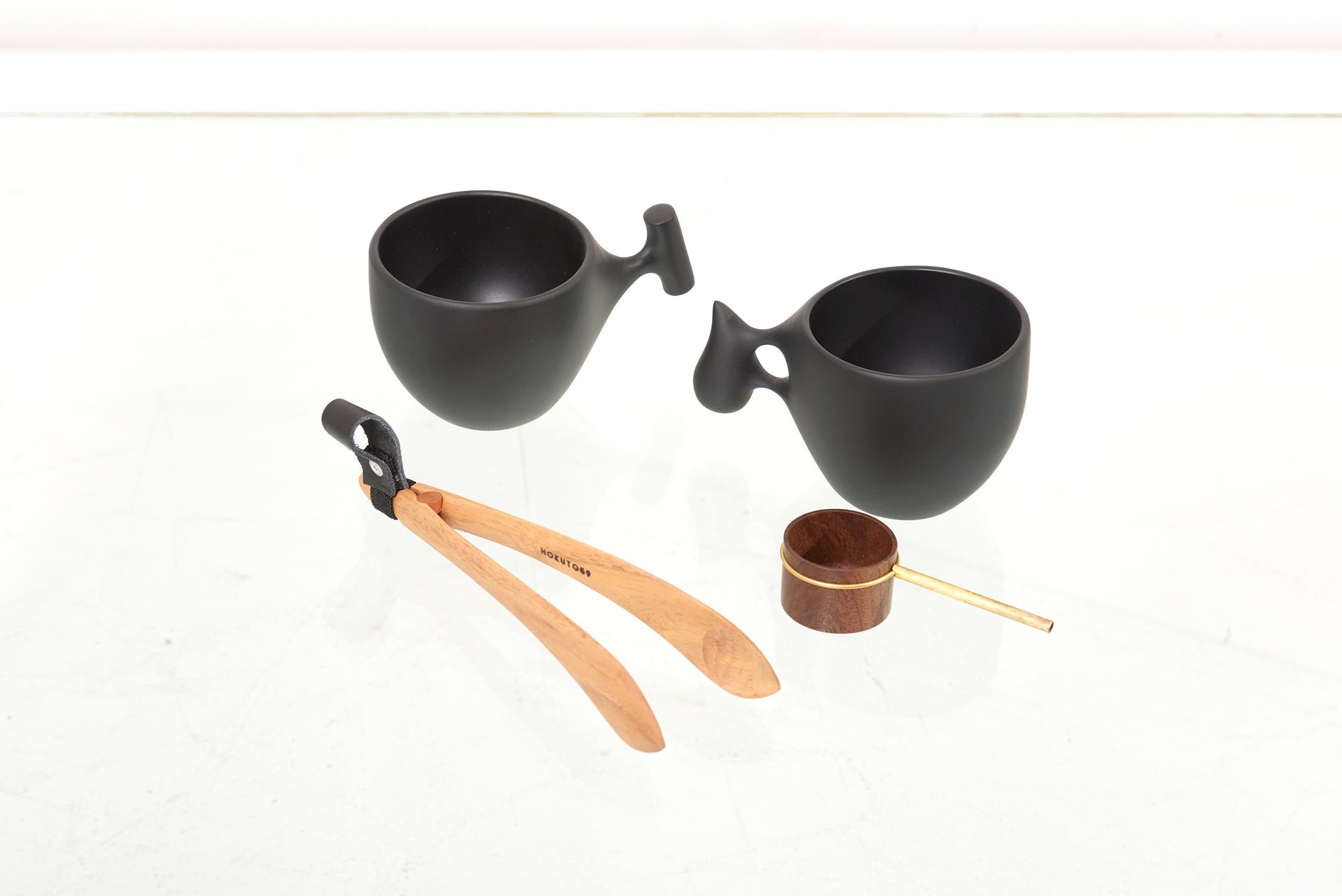 Japonais Ensemble de tasses, cuillère à café et pince à café fabriquées à la main par Hokuto Sekine, Japon, 2021 en vente
