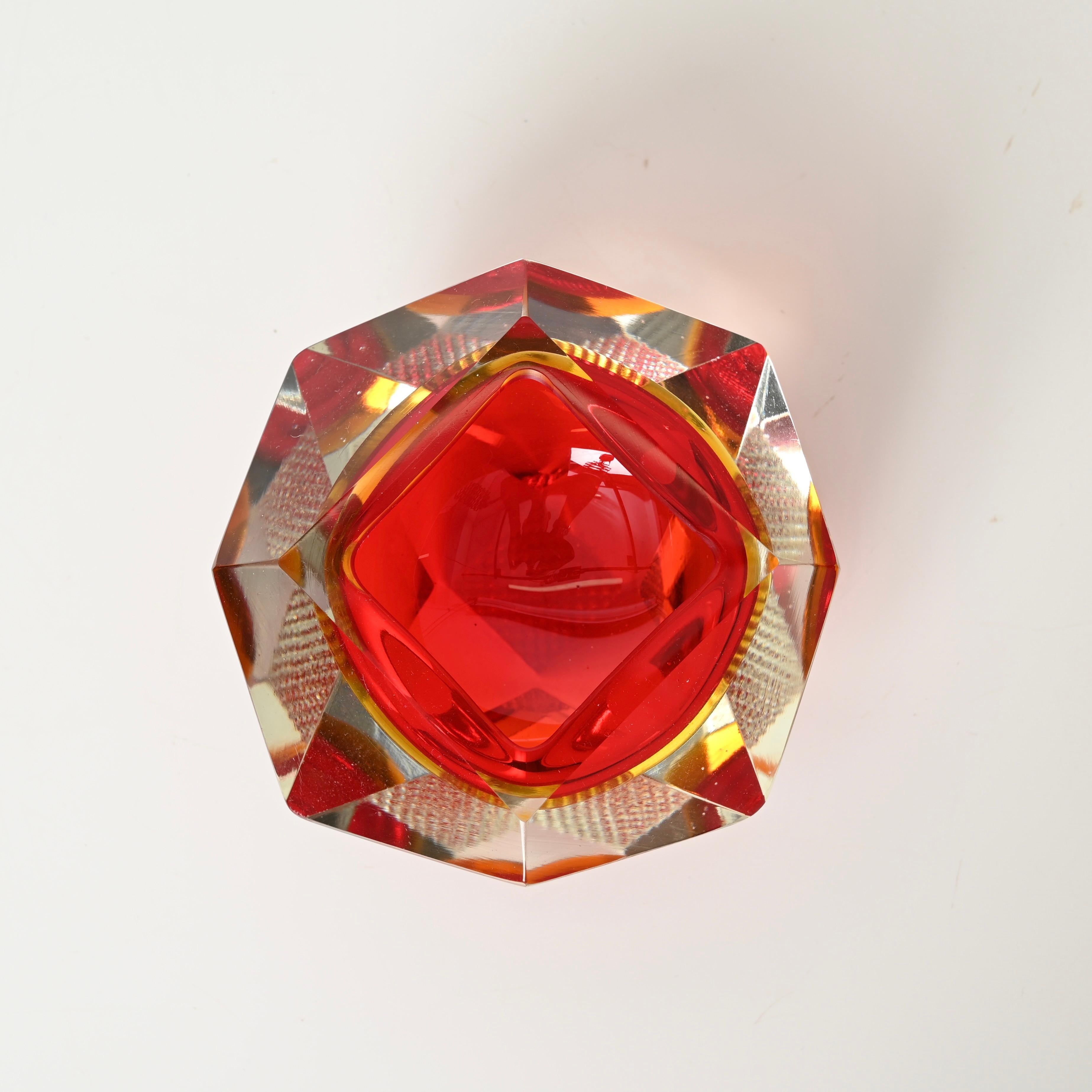 Juego de Cristal Decorativo de Murano en Rojo y Verde Sommerso Multifacetado, Italia años 60 en venta 4