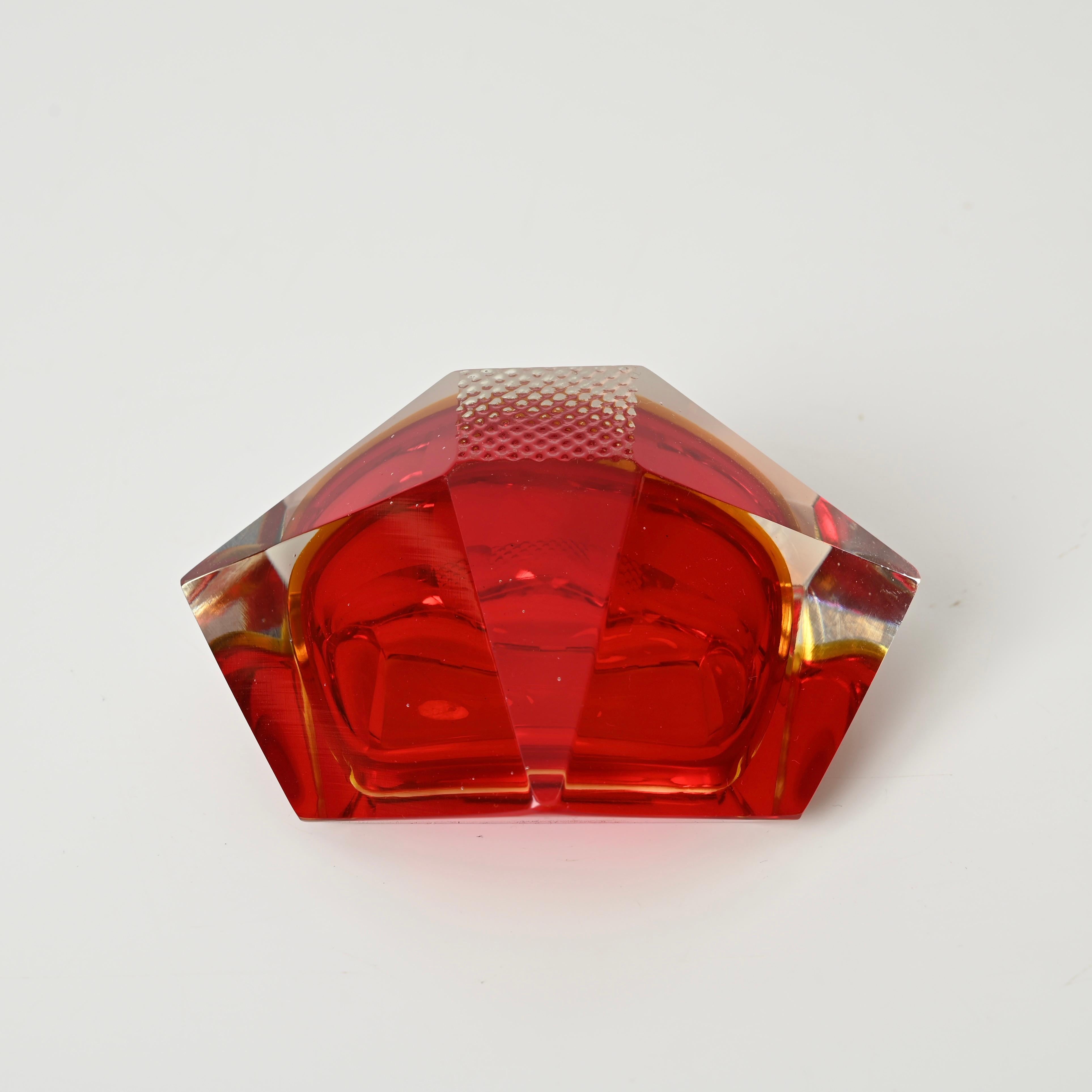 Juego de Cristal Decorativo de Murano en Rojo y Verde Sommerso Multifacetado, Italia años 60 en venta 5