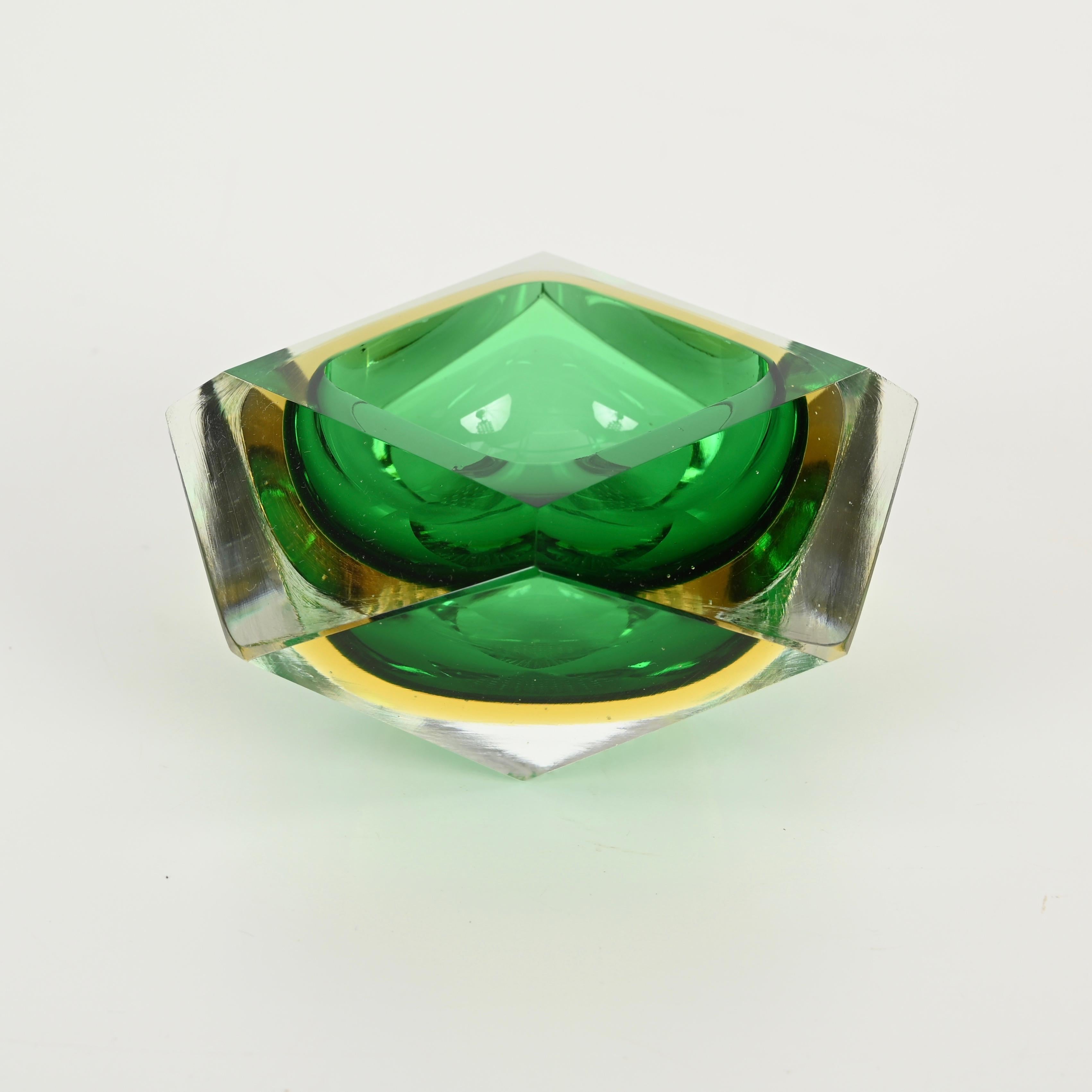 Juego de Cristal Decorativo de Murano en Rojo y Verde Sommerso Multifacetado, Italia años 60 en venta 7