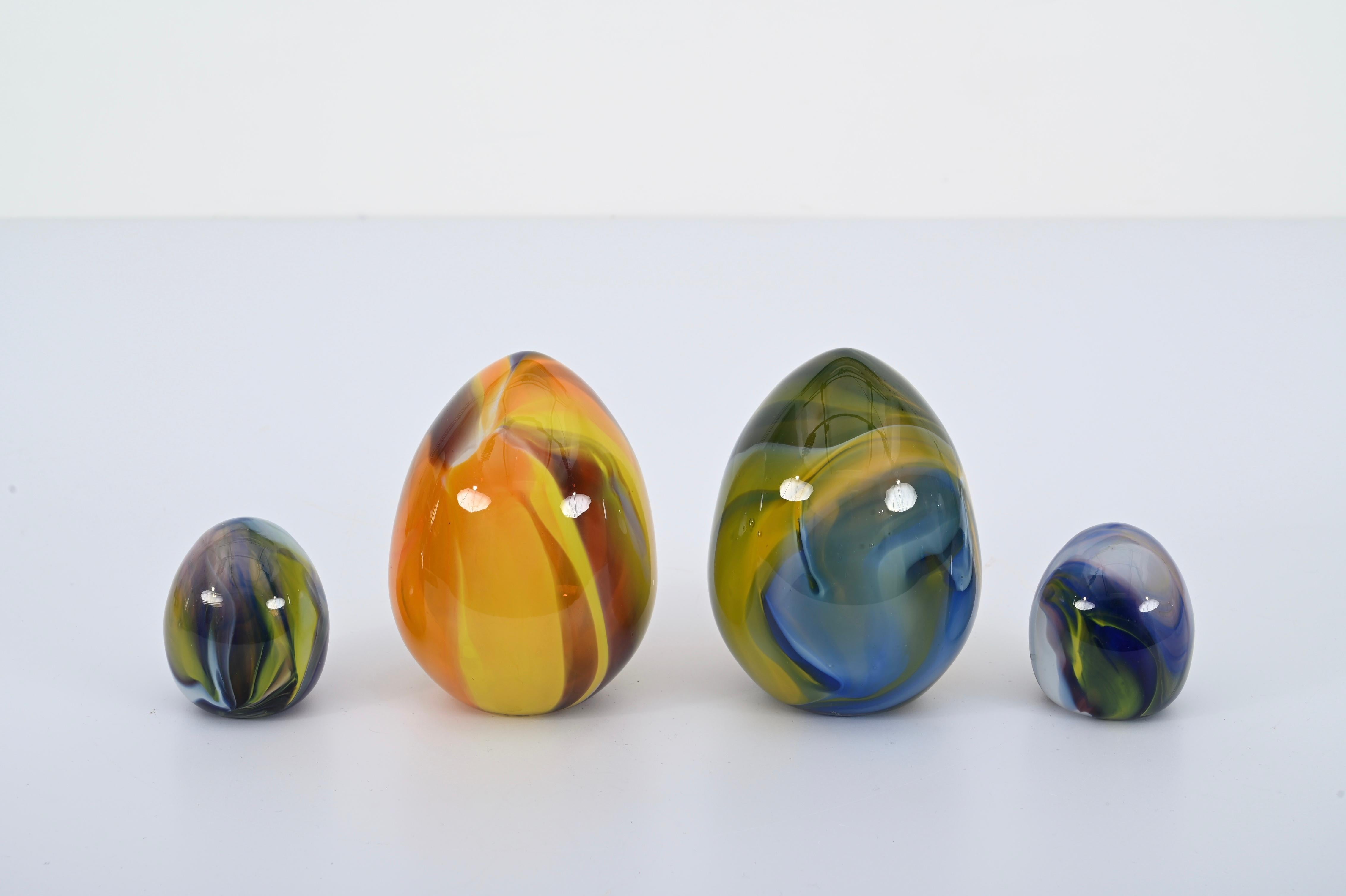 Set of Murano Hand-Blown Colored Glass Eggs, by Archimede Seguso, Italy, 1970s For Sale 10