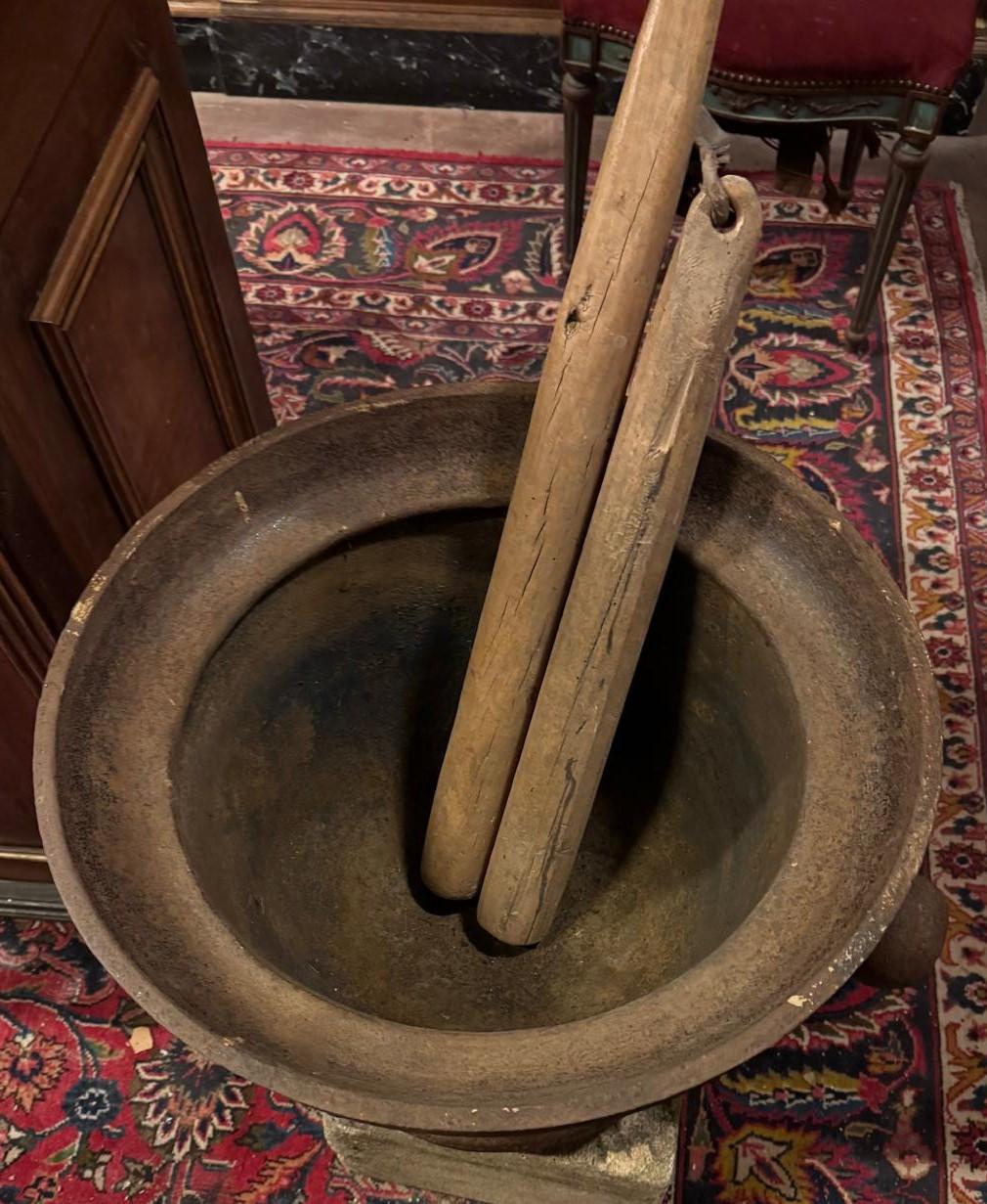 Ensemble de mortiers en fonte n.2, complets avec des piqûres en bois d'origine, Italie en vente 4
