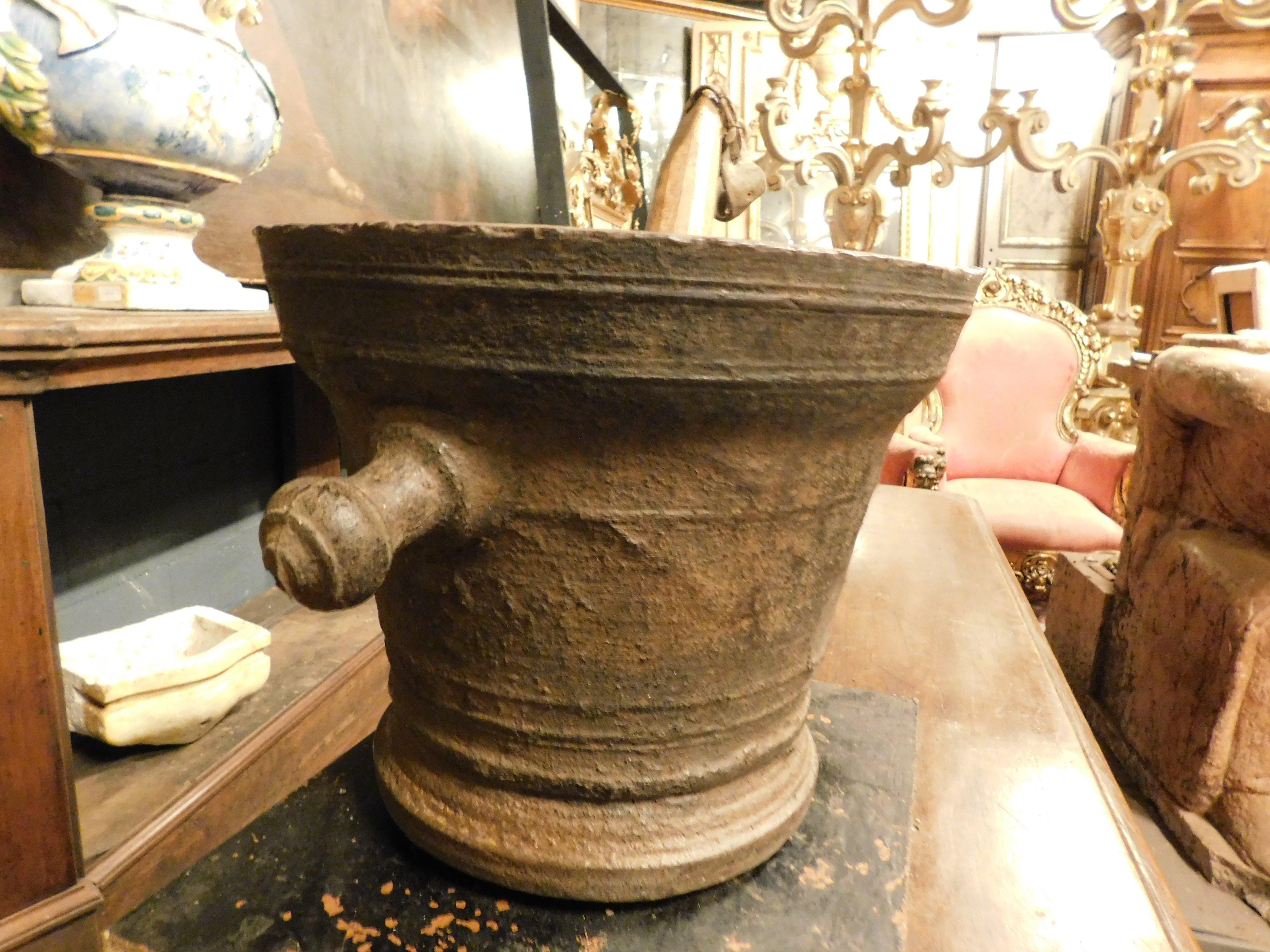 XIXe siècle Ensemble de mortiers en fonte n.2, complets avec des piqûres en bois d'origine, Italie en vente