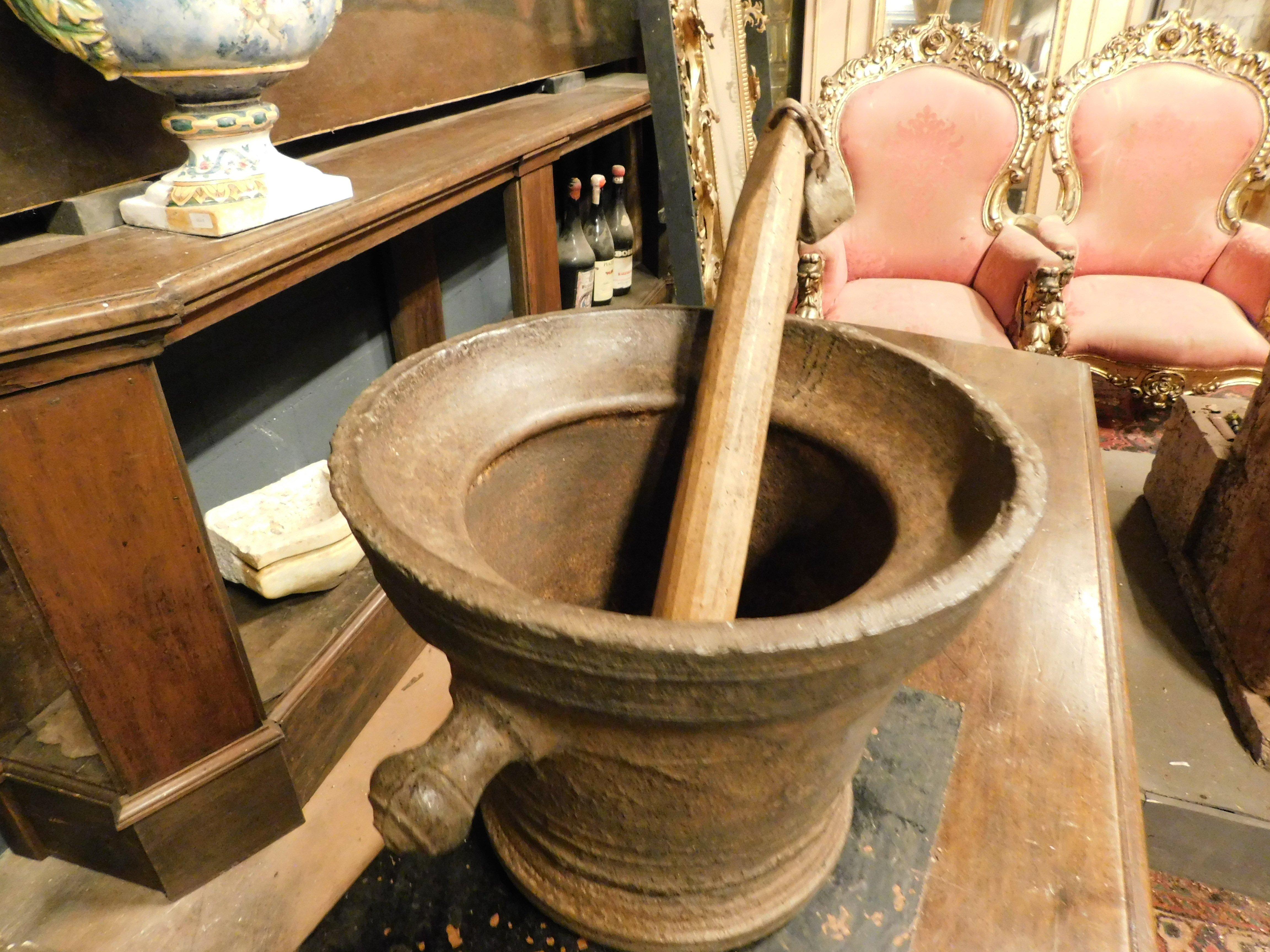 Fer Ensemble de mortiers en fonte n.2, complets avec des piqûres en bois d'origine, Italie en vente