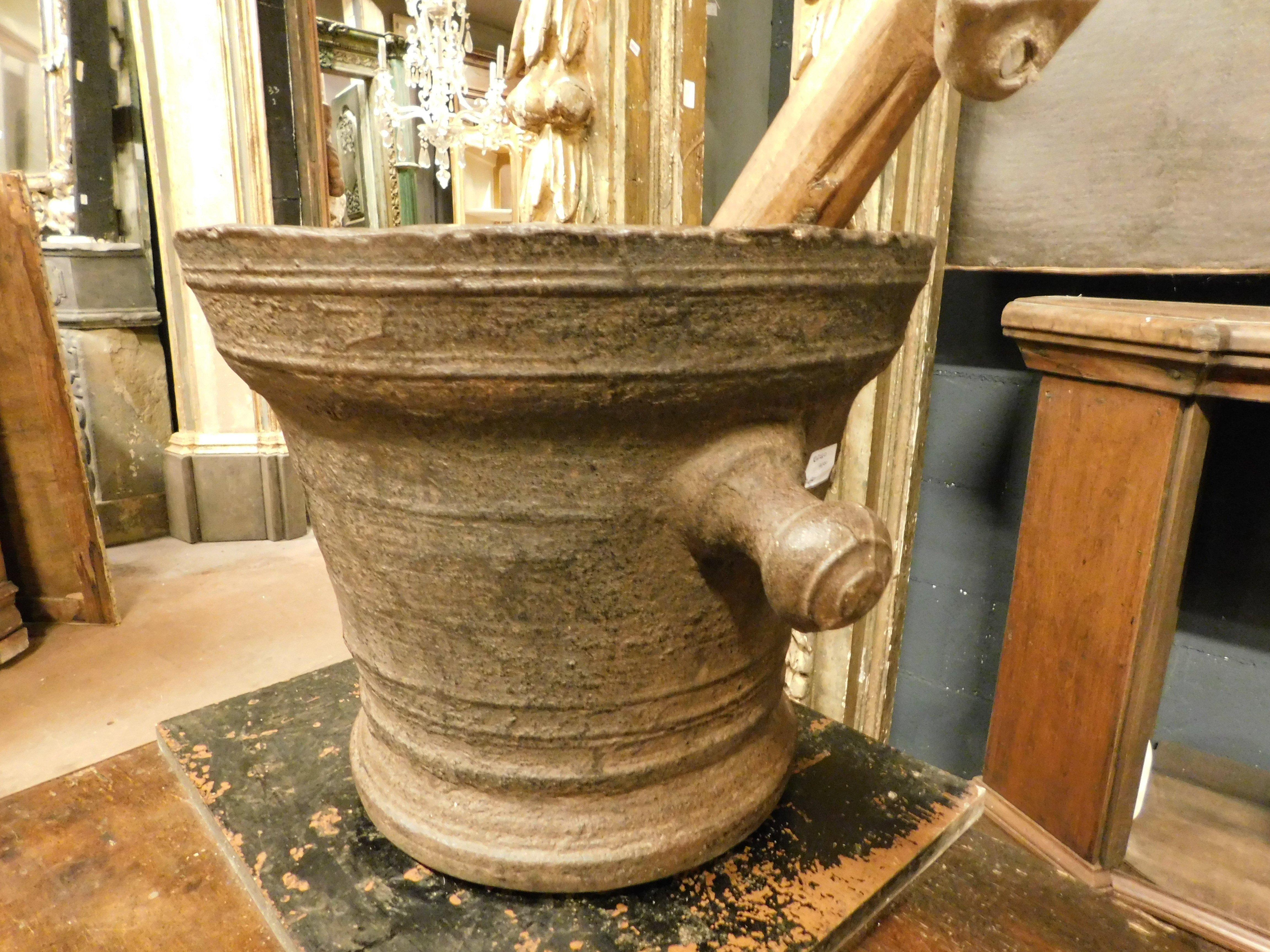 Ensemble de mortiers en fonte n.2, complets avec des piqûres en bois d'origine, Italie en vente 1