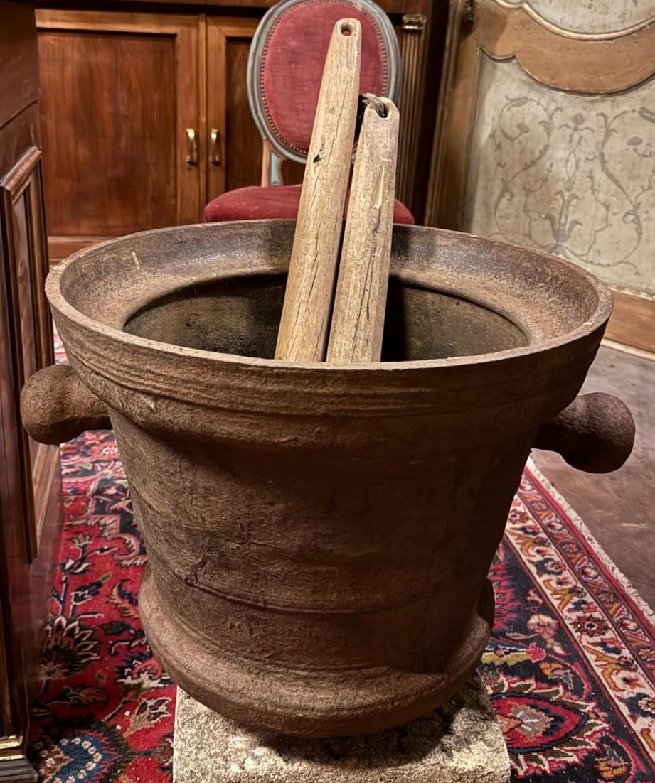 Ensemble de mortiers en fonte n.2, complets avec des piqûres en bois d'origine, Italie en vente 3