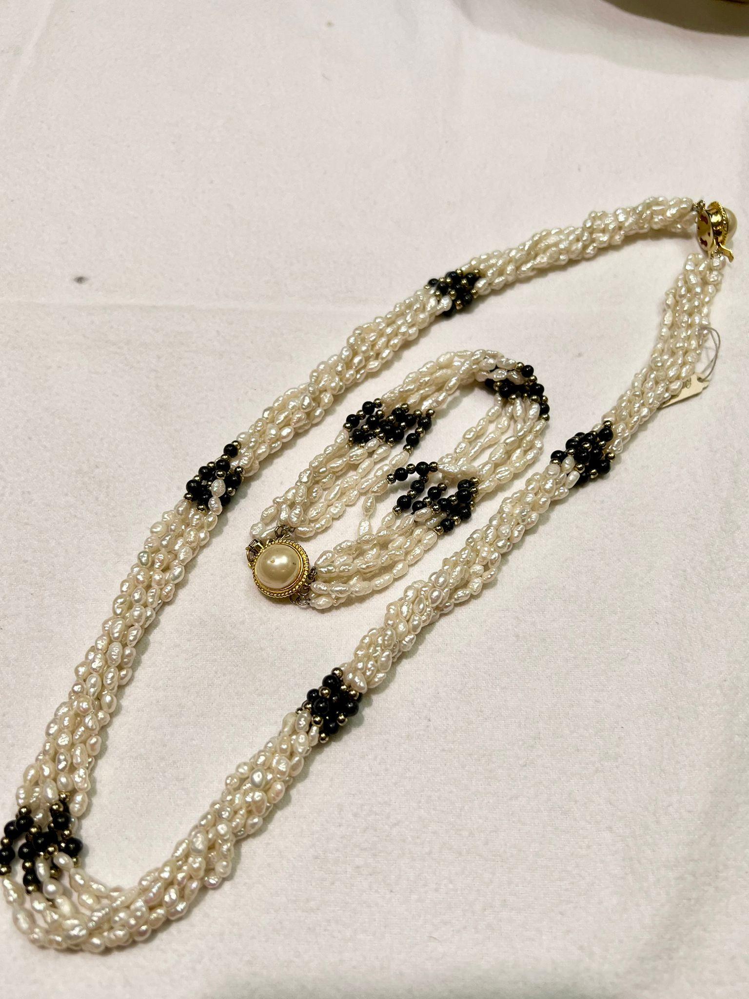 Set of Necklace and Bracelet Freshwater Pearls with Mabe Pearl Clasp Necklace 2 For Sale 7