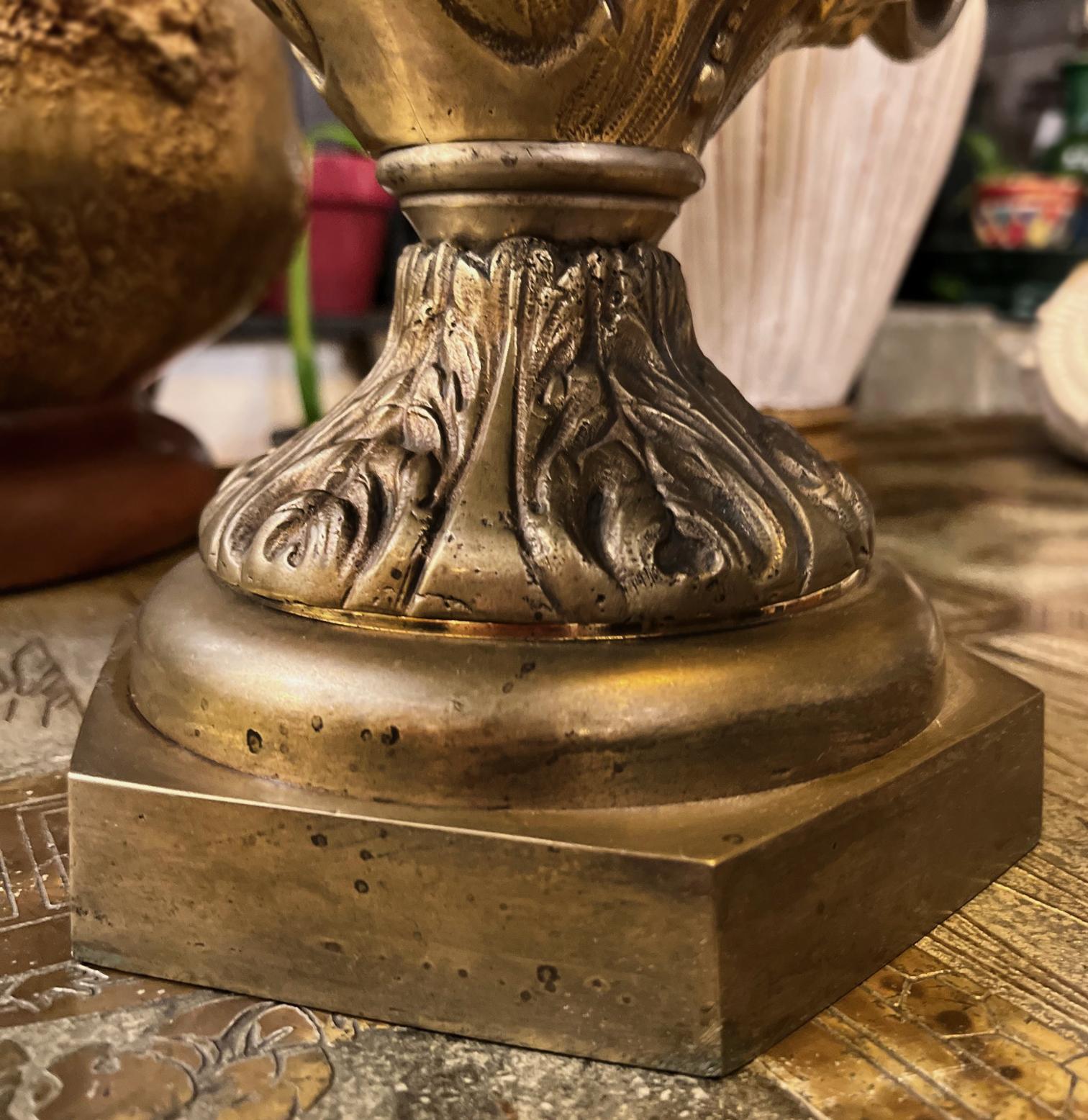 Bronze Ensemble de cache-pots néoclassiques en bronze en vente
