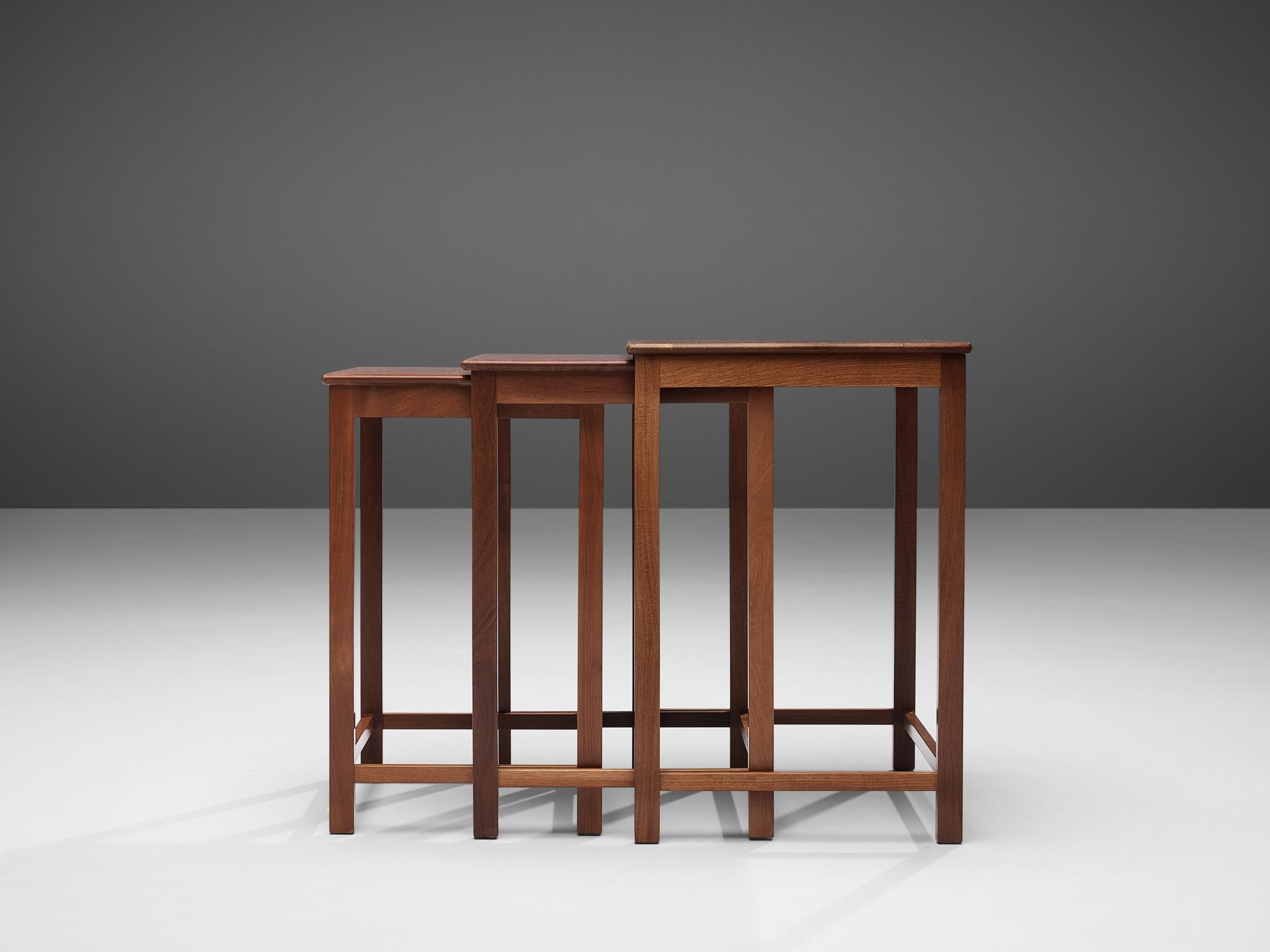 Jacob Kjaer Set of Nesting Tables in Mahogany In Good Condition In Waalwijk, NL
