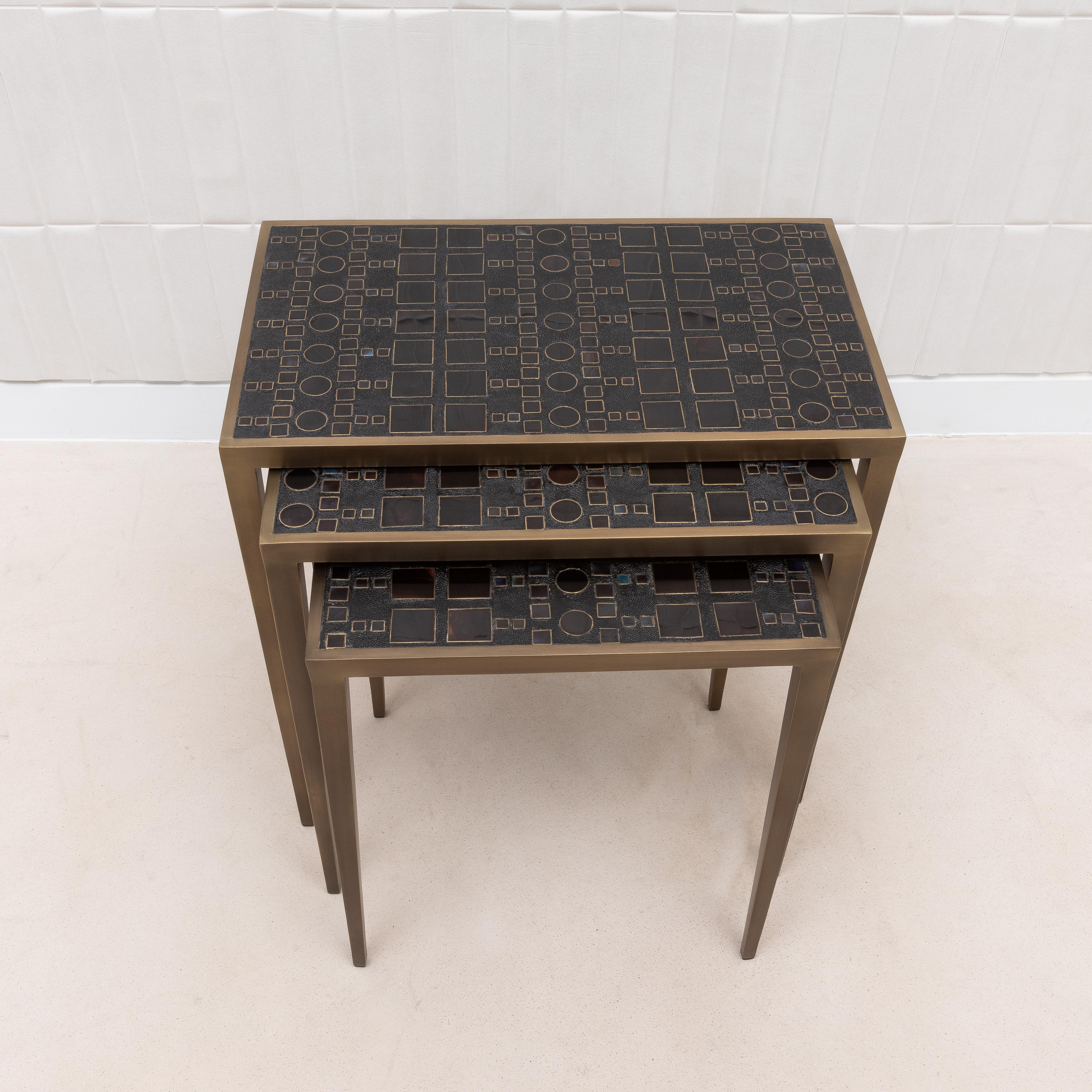 Hand-Crafted Set of Nesting Tables in Black Shagreen and Pen Shell with Brass by R&Y Augousti For Sale
