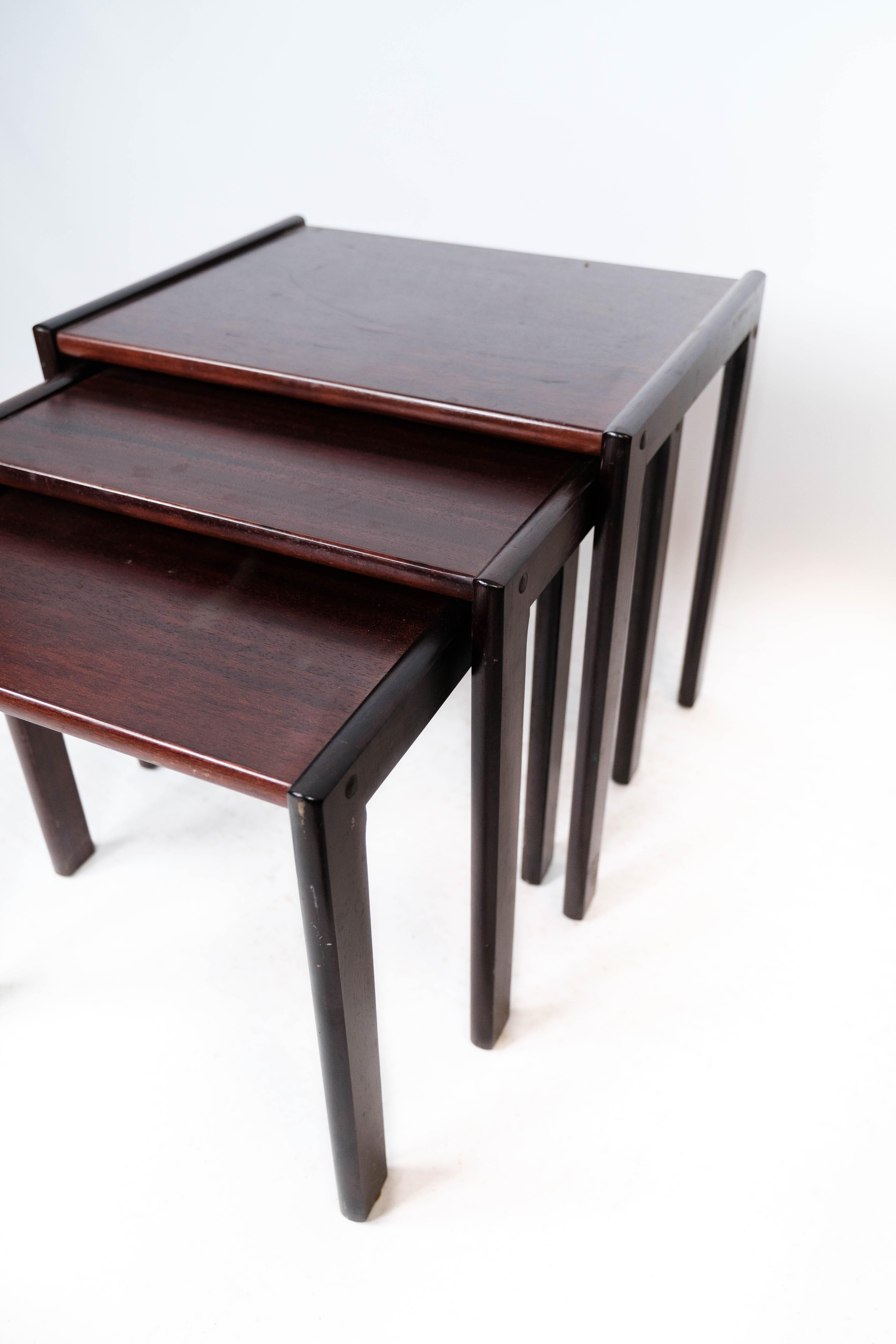 Satz von Nisttischen aus dunklem Holz, dänisches Design aus den 1960er Jahren im Zustand „Gut“ im Angebot in Lejre, DK