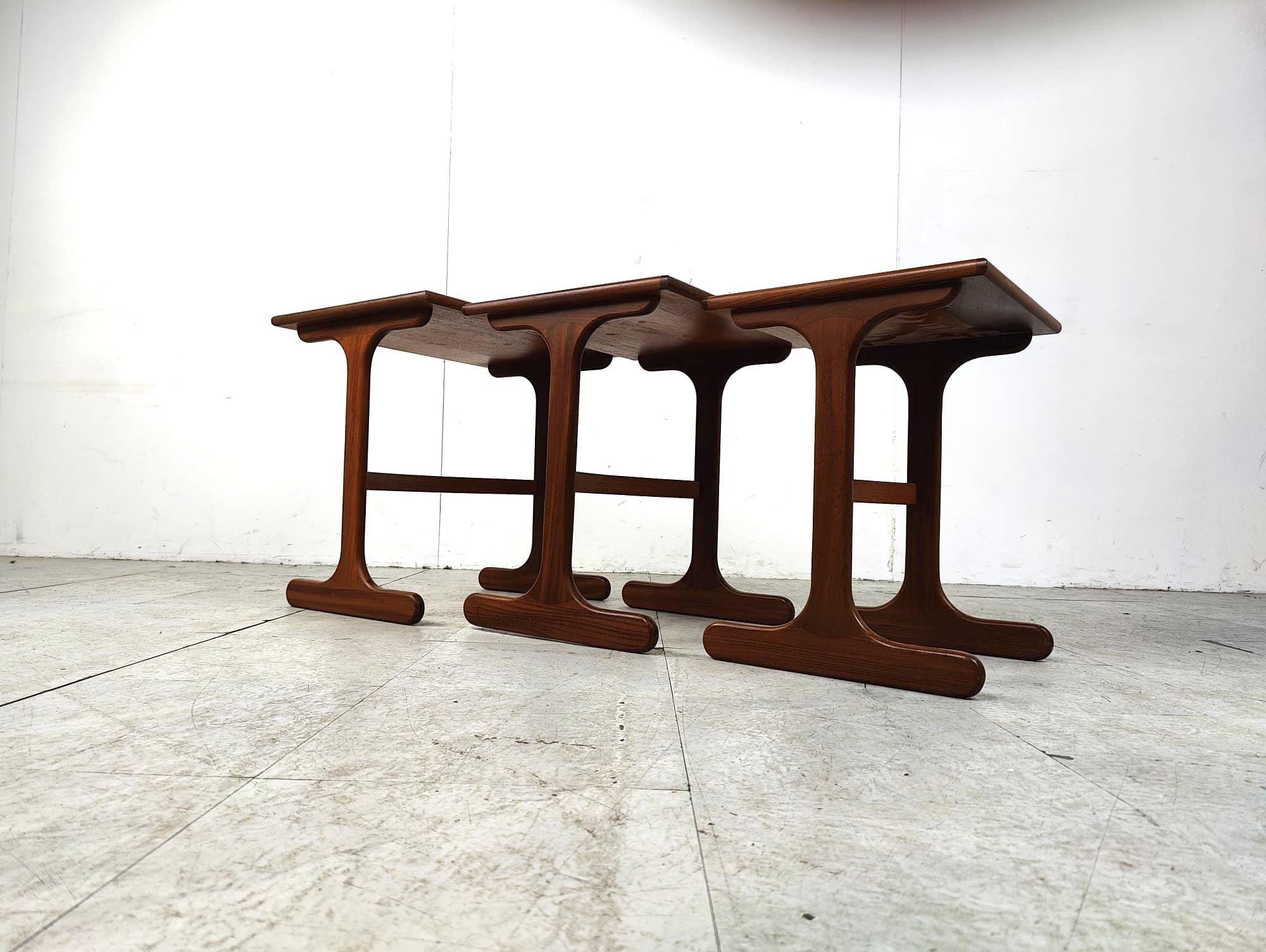 Set of nesting tables in teak by G-plan For Sale 3
