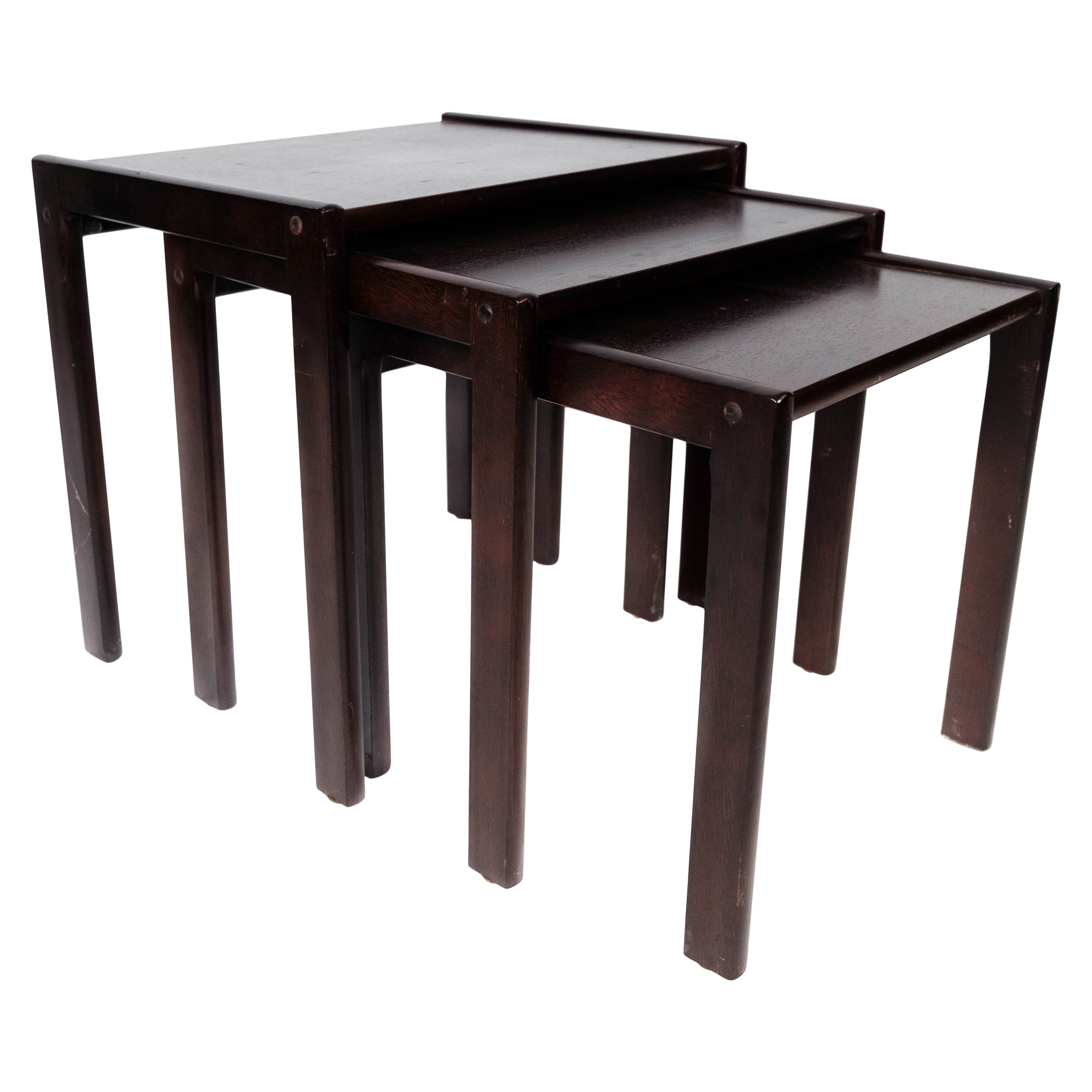 Set di tavolini nidificanti in legno scuro, design danese degli anni '60
