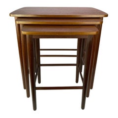 Satz von Nisttischen aus Teakholz, dänisches Design aus den 1960er Jahren