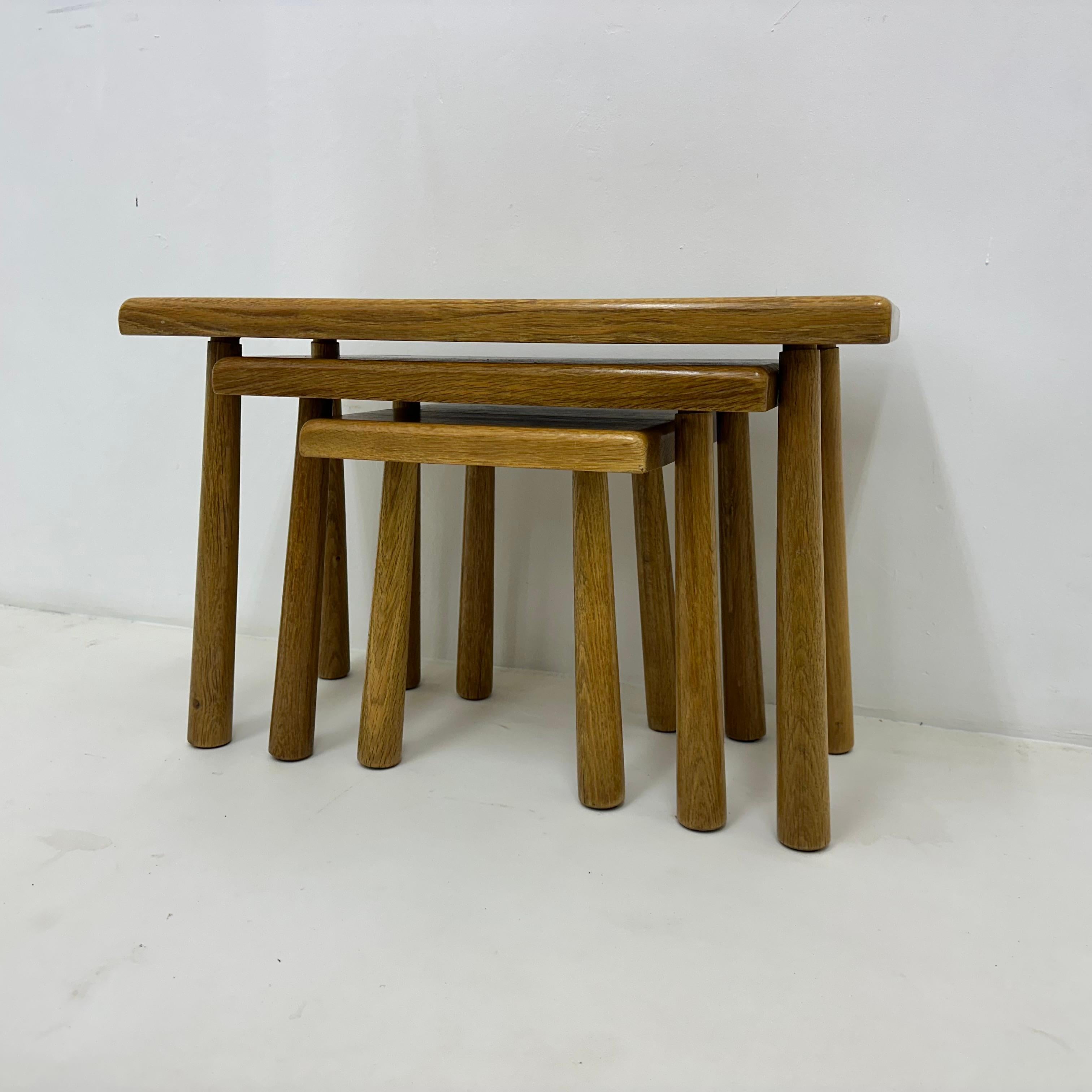 Set of nesting tables solid oak wood brutalist , 1970s For Sale 11