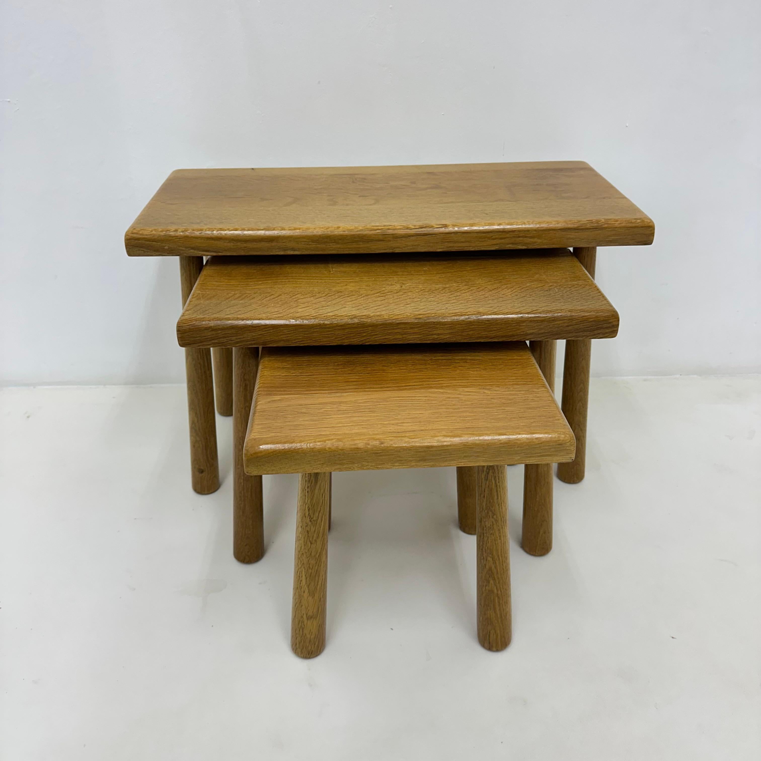 Set of nesting tables solid oak wood brutalist , 1970s In Good Condition For Sale In Delft, NL