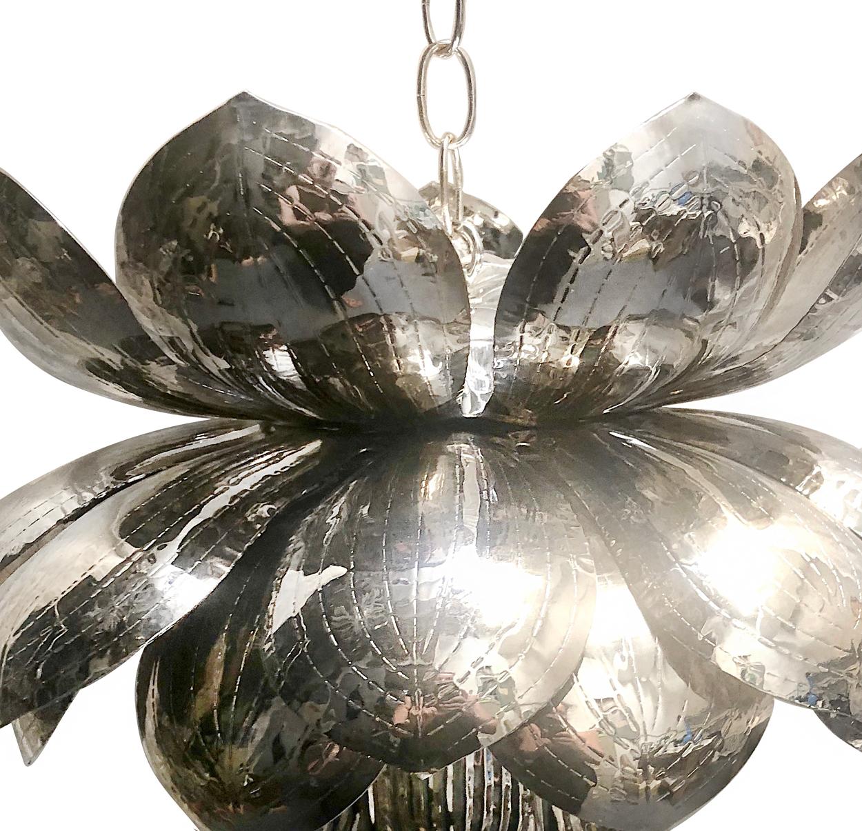 Plaqué Ensemble de luminaires à fleurs de lotus en métal nickelé, vendus individuellement en vente