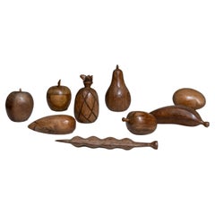 Ensemble de neuf fruits en bois danois du 20e siècle