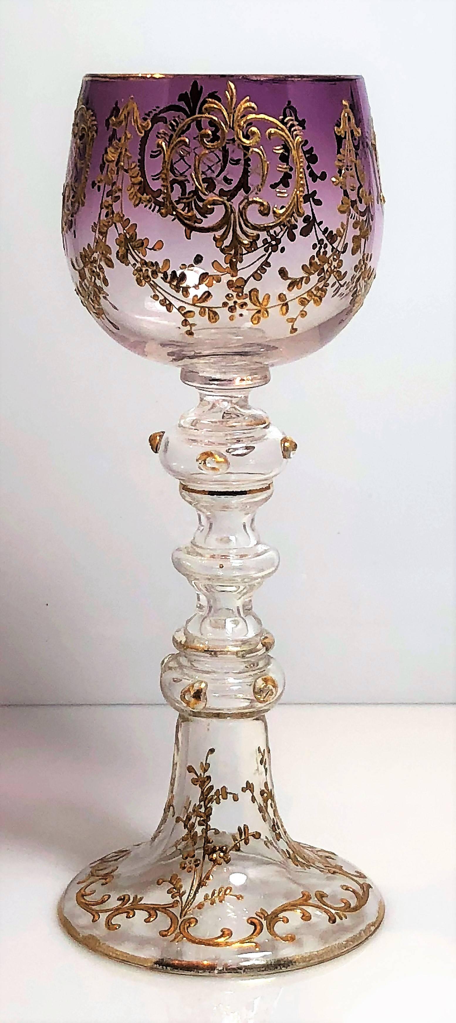 Ensemble de neuf verres à vin anciens en cristal vénitien, vers les années 1920.
Mesures : Le haut a un diamètre de 2-1/2