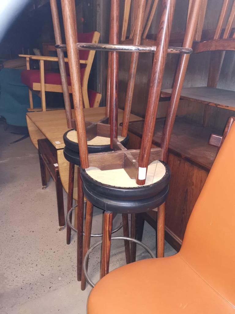 Set of Nine Bar Stools in Leather and Teak for Adrianna In Excellent Condition In Waalwijk, NL