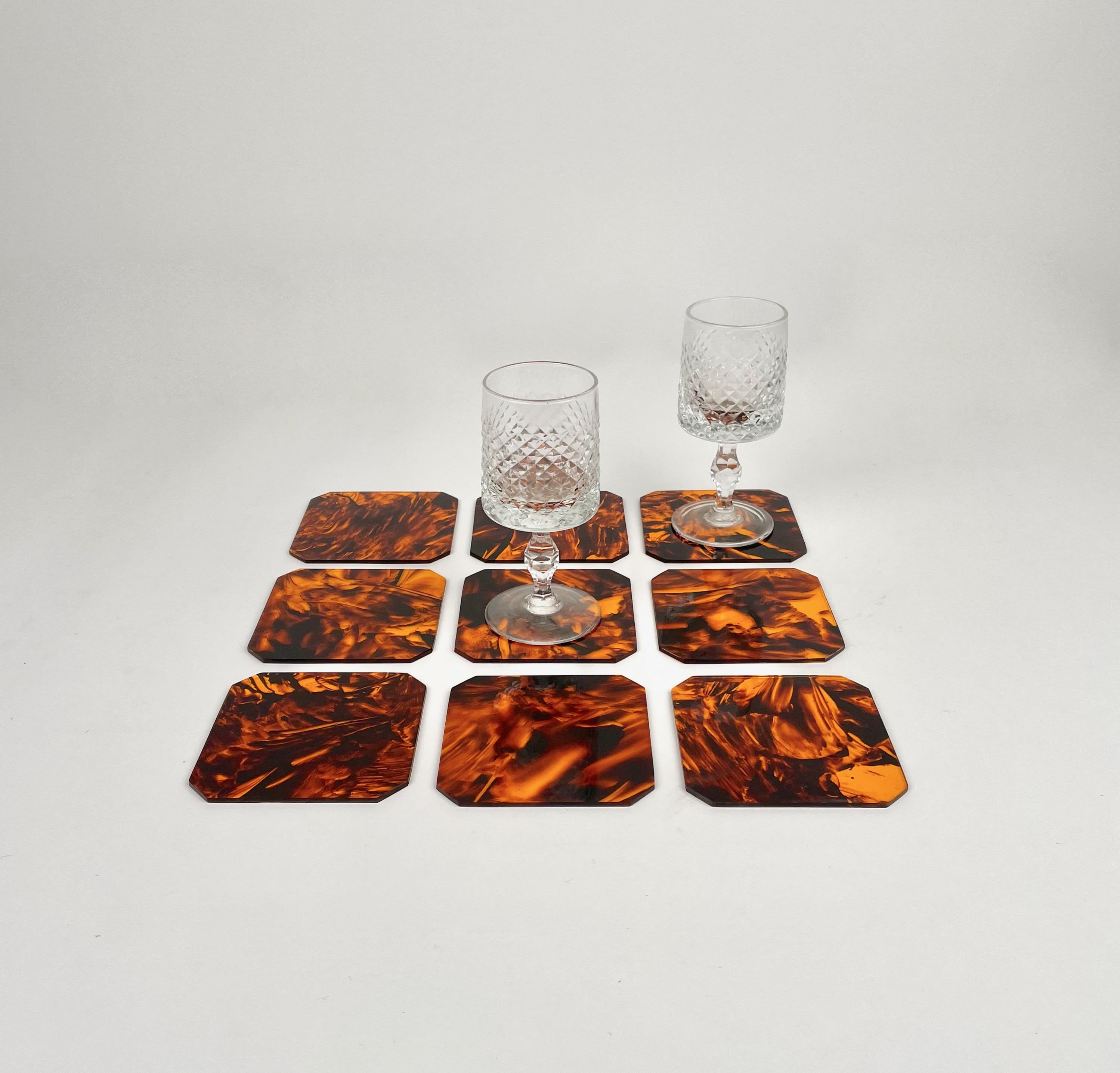 Set of Nine Barware Coasters in Tortoiseshell Effect Lucite, Italy 1970s In Good Condition In Rome, IT