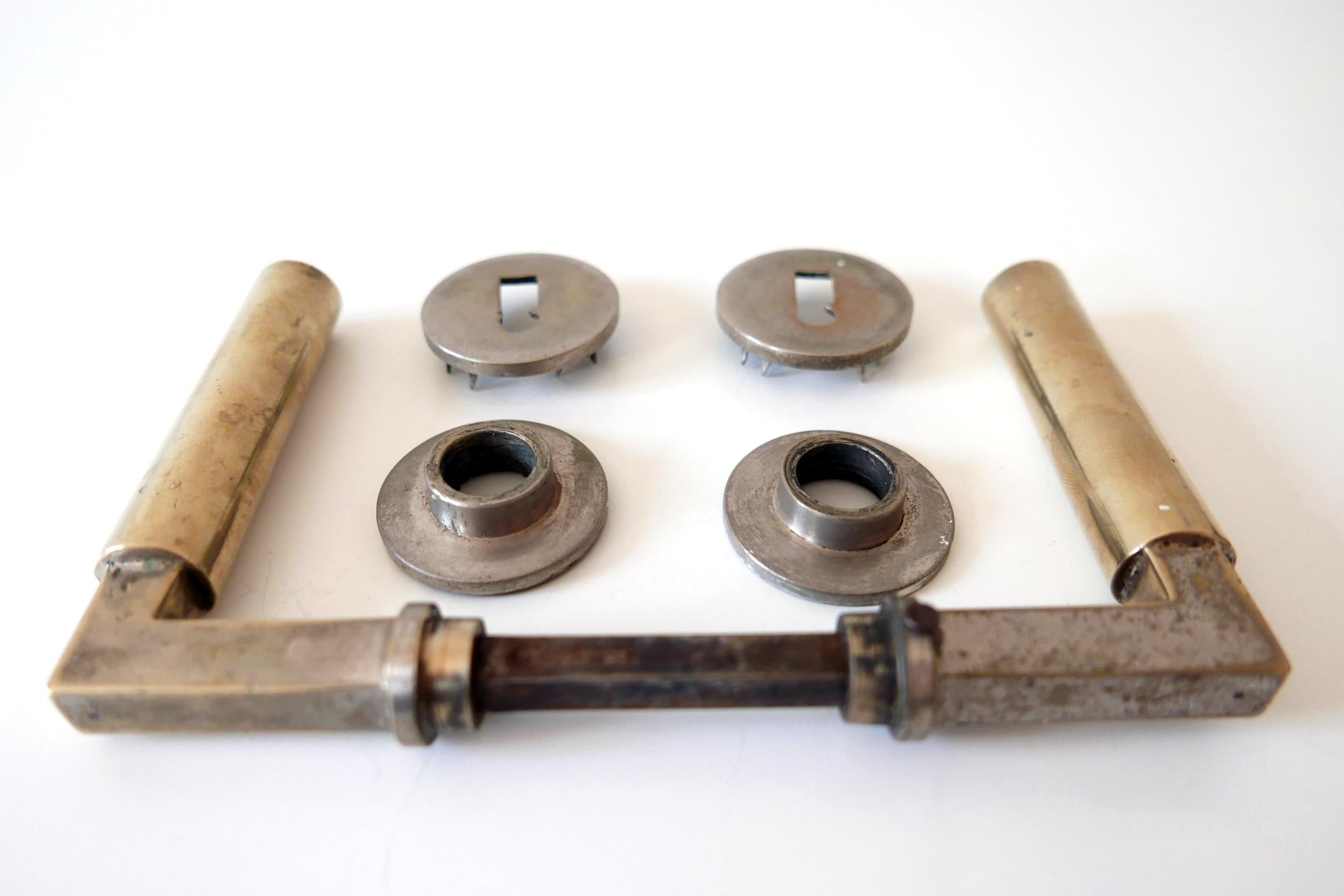 Set of Nine Bauhaus Bronze Door Handles by Walter Gropius & Adolf Meyer 1930s In Good Condition In Munich, DE