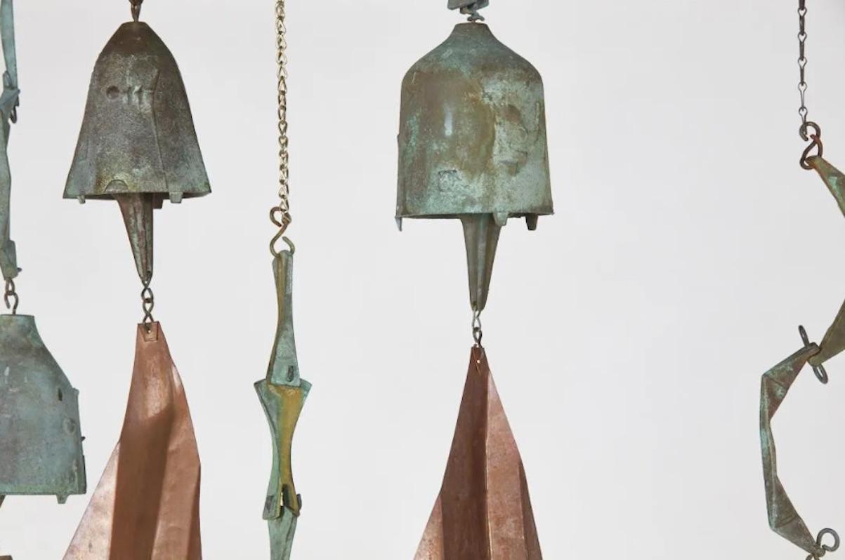 Milieu du XXe siècle Ensemble de neuf cloches de Paolo Scoleri en vente