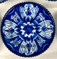 Set von neun blauen und weißen, handbemalten, niederländischen Delfter Tellern, 18. Jahrhundert, um 1770
