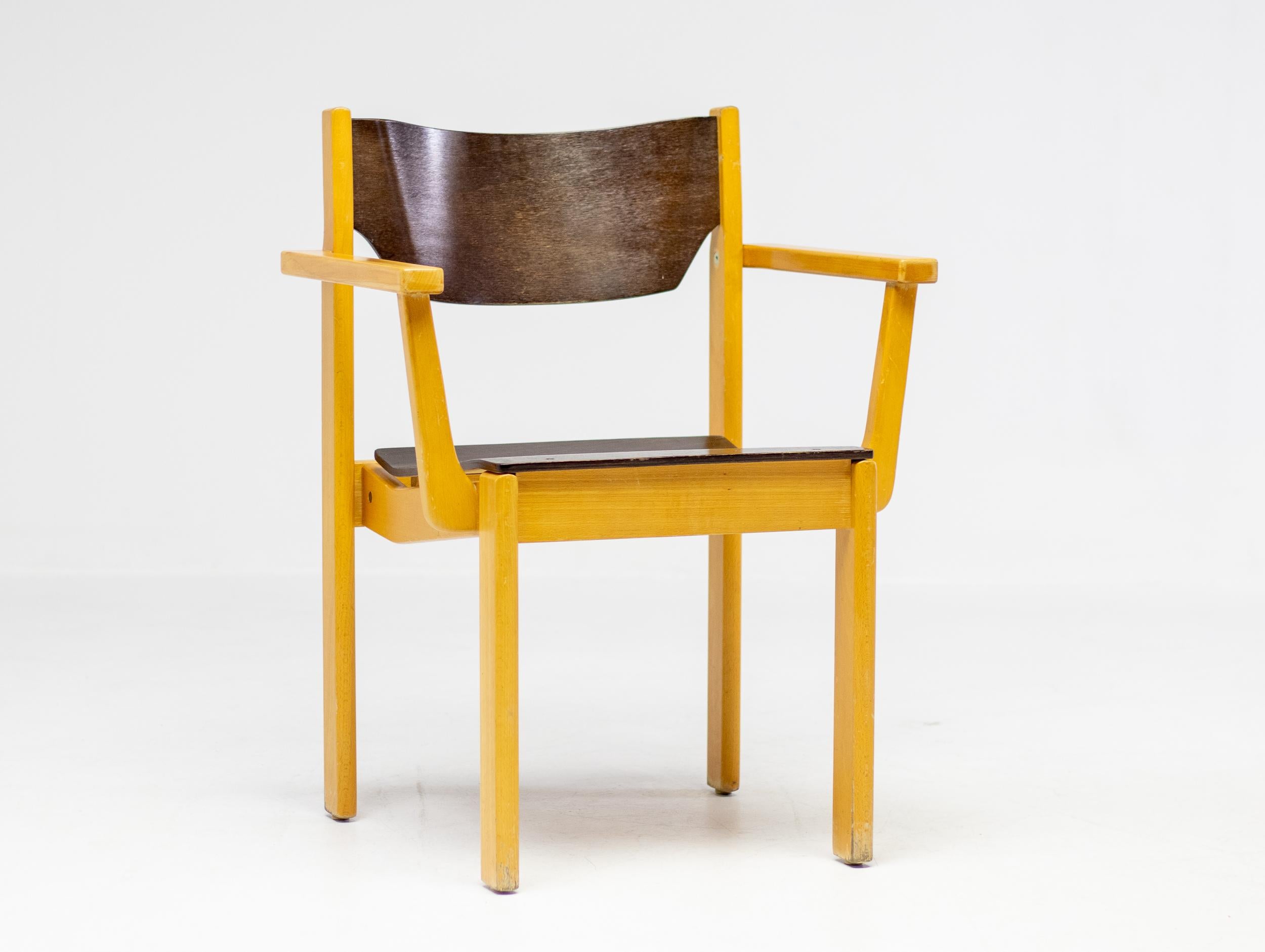 Juego de nueve sillones daneses de madera contrachapada curvada en venta 3