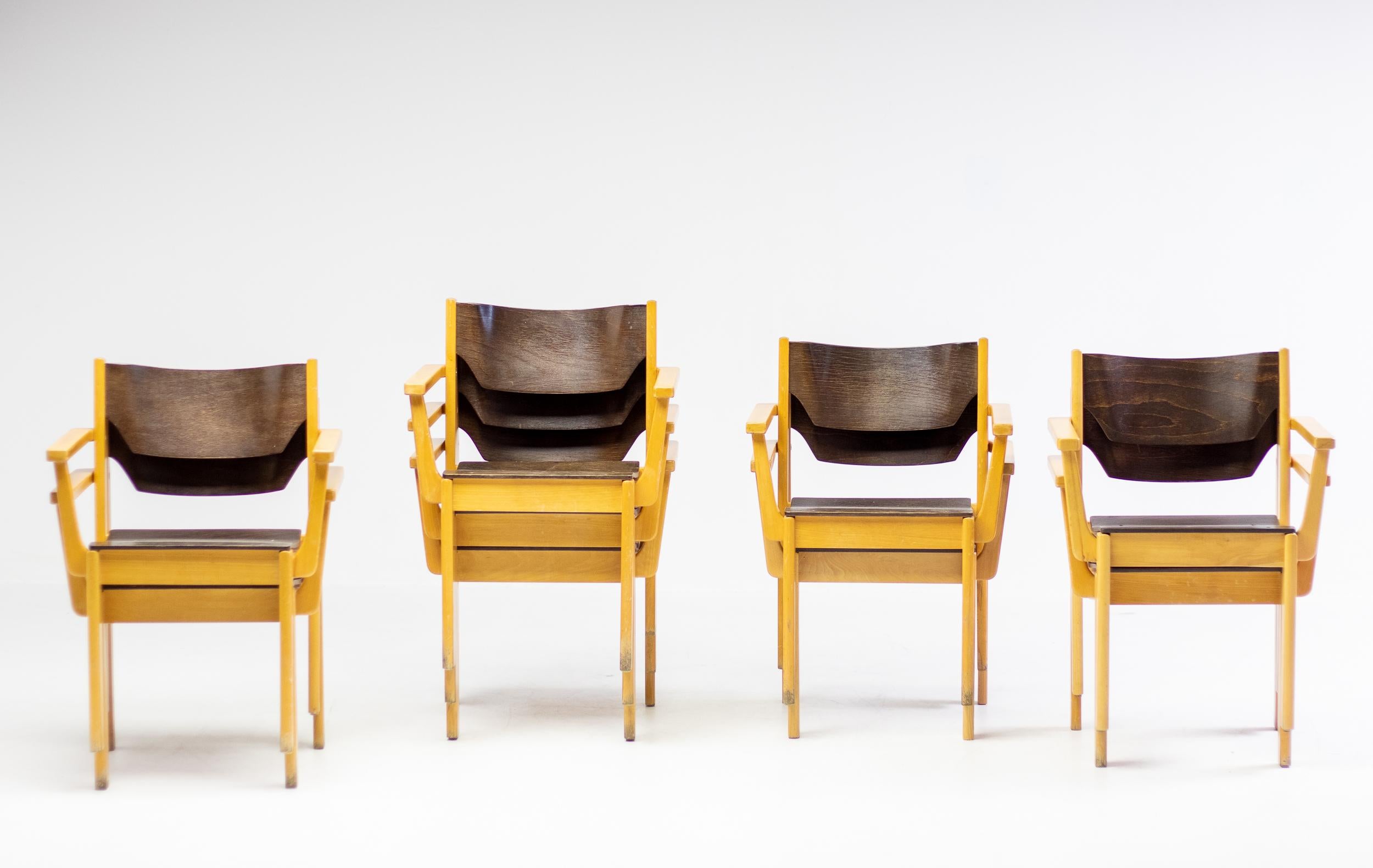 Juego de nueve sillones daneses de madera contrachapada curvada en venta 2
