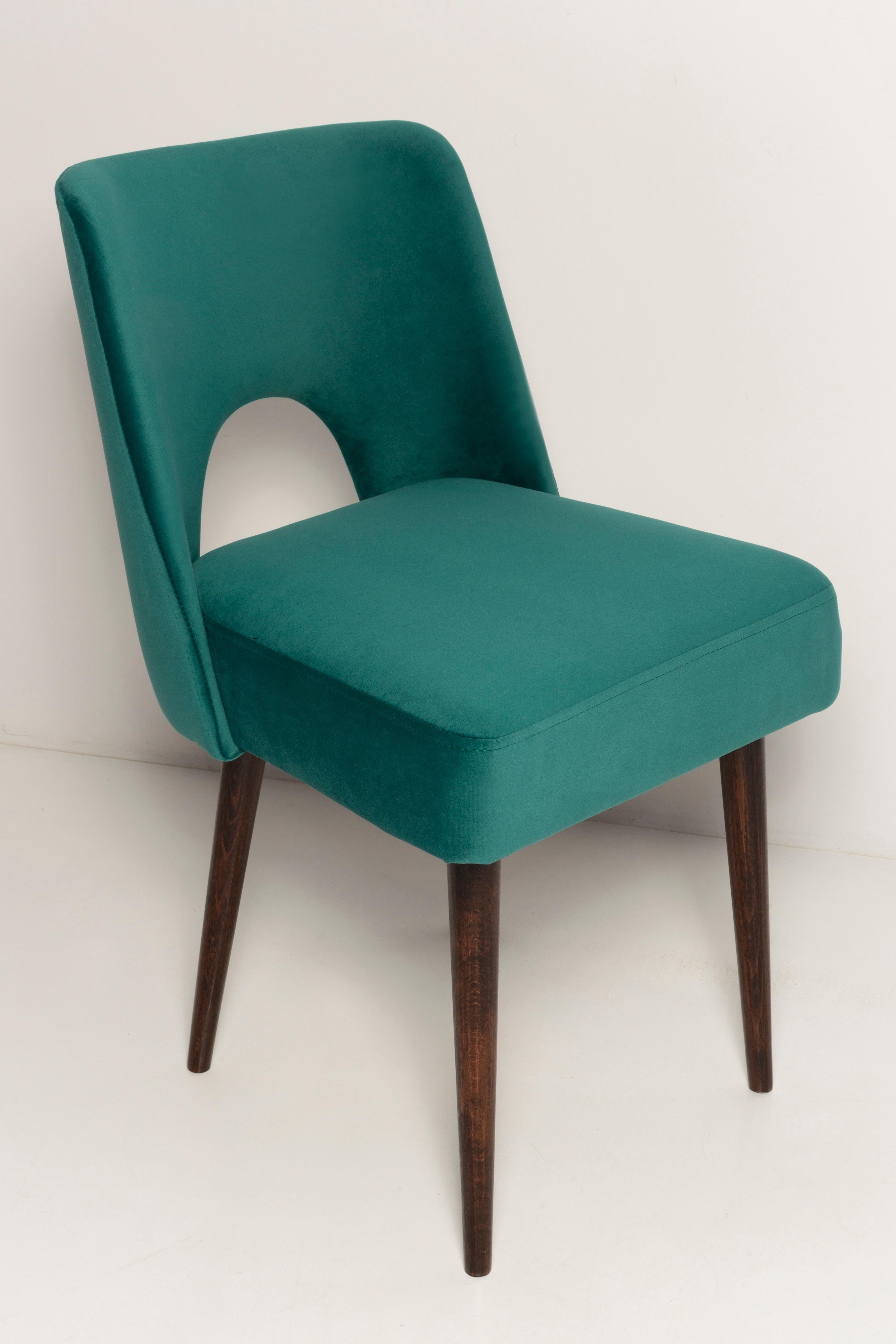 Mid-Century Modern Set of Nine Dark Green Velvet 'Shell' Chairs, Europe, 1960s For Sale