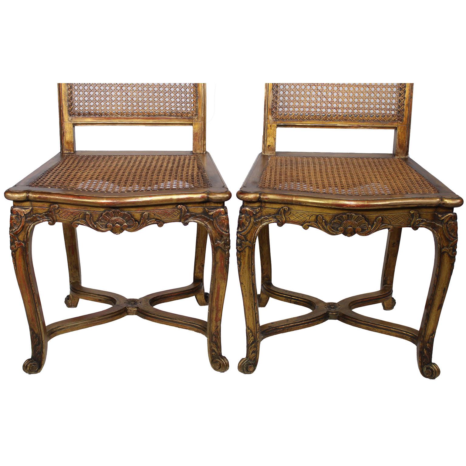 Set di nove sedie da opera francesi del XIX-XX secolo in stile Luigi XV intagliate in legno dorato in vendita 4