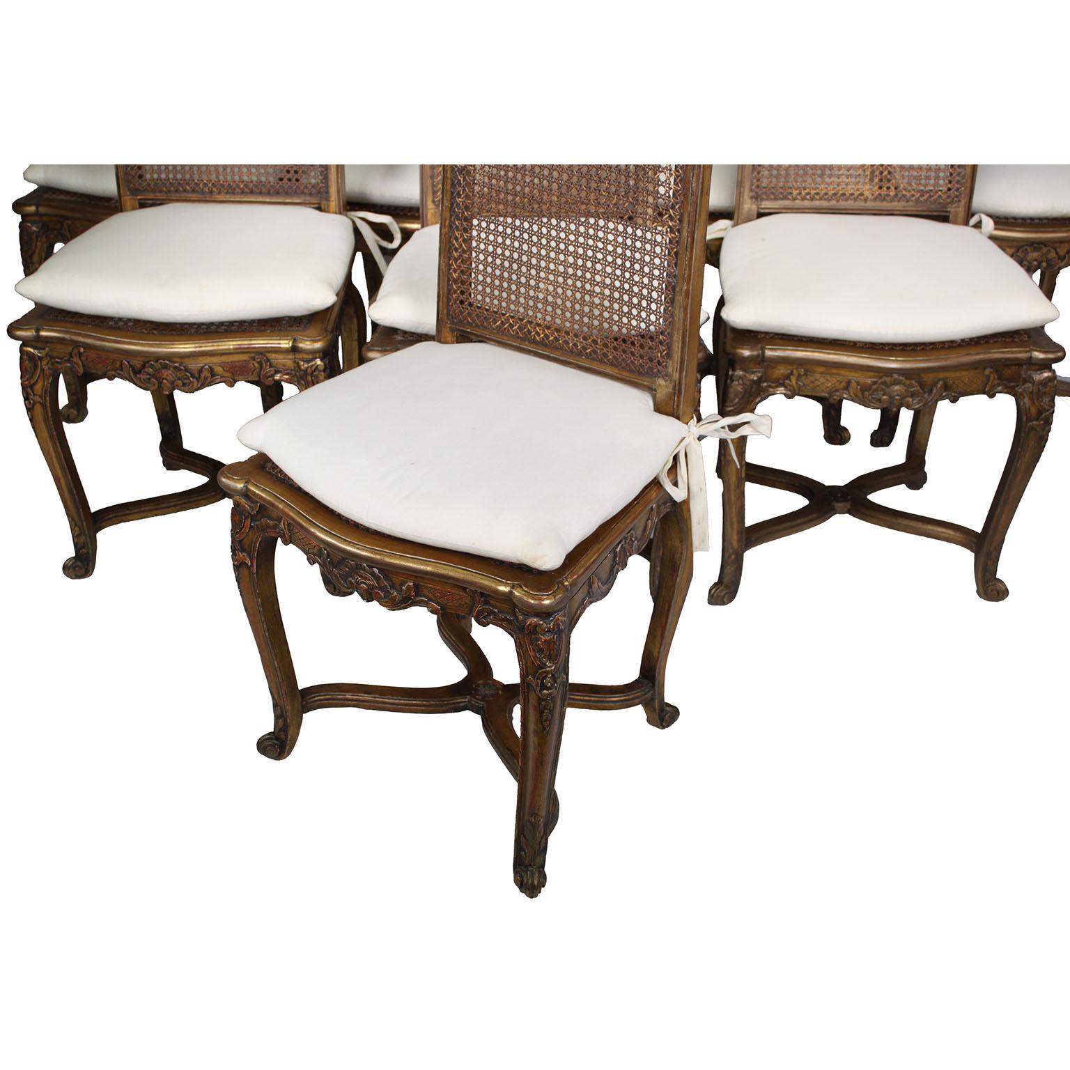 Set di nove sedie da opera francesi del XIX-XX secolo in stile Luigi XV intagliate in legno dorato in vendita 5