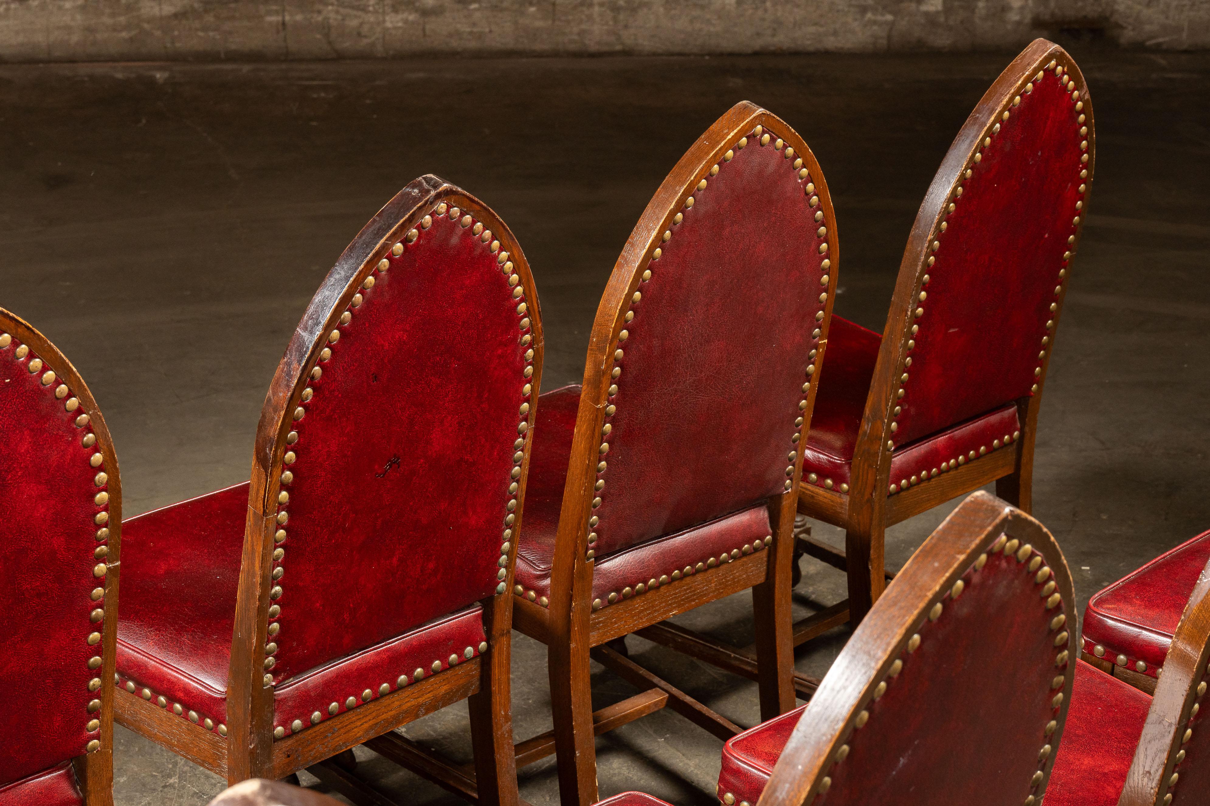 Ensemble de neuf chaises de salle à manger néo-gothique en vente 4