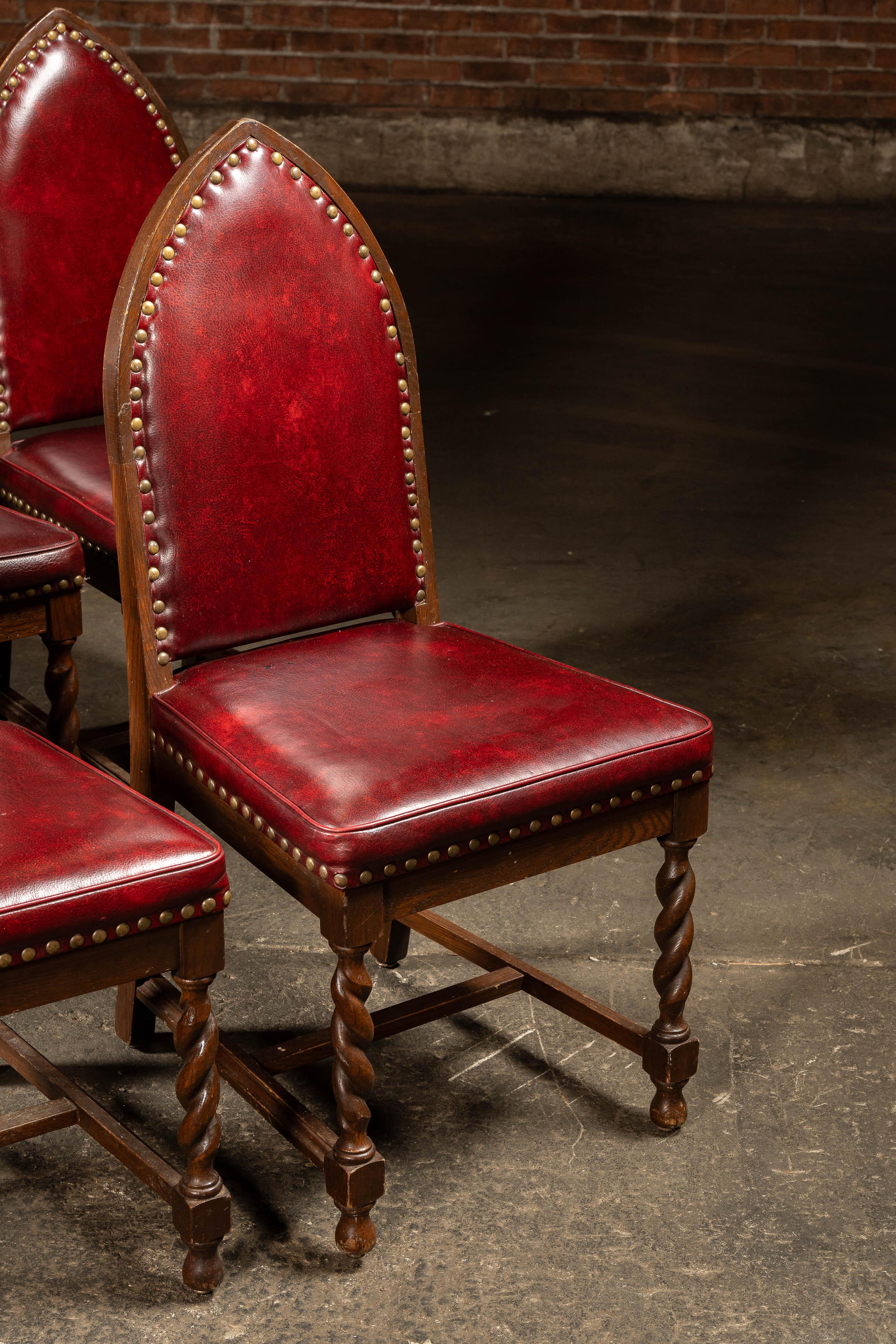 Néo-gothique Ensemble de neuf chaises de salle à manger néo-gothique en vente