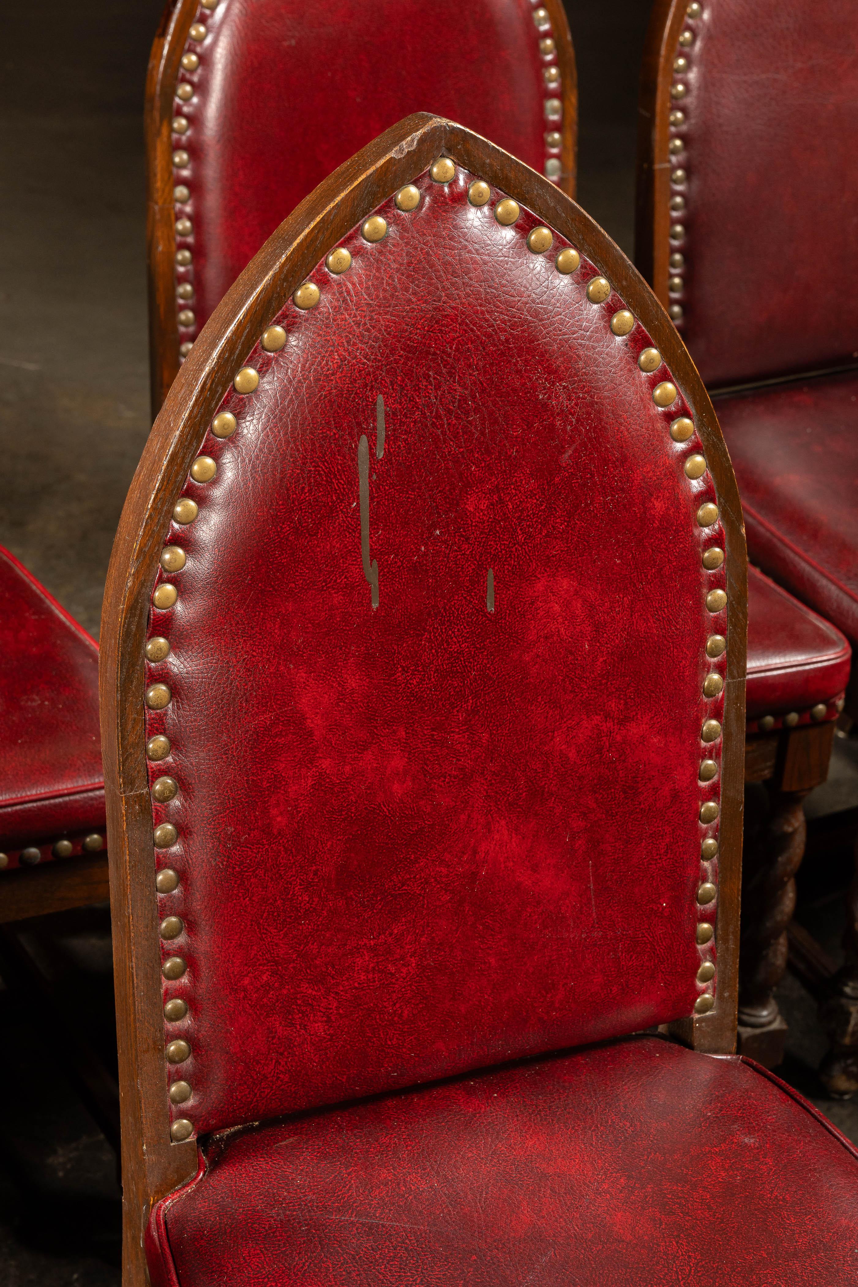Américain Ensemble de neuf chaises de salle à manger néo-gothique en vente