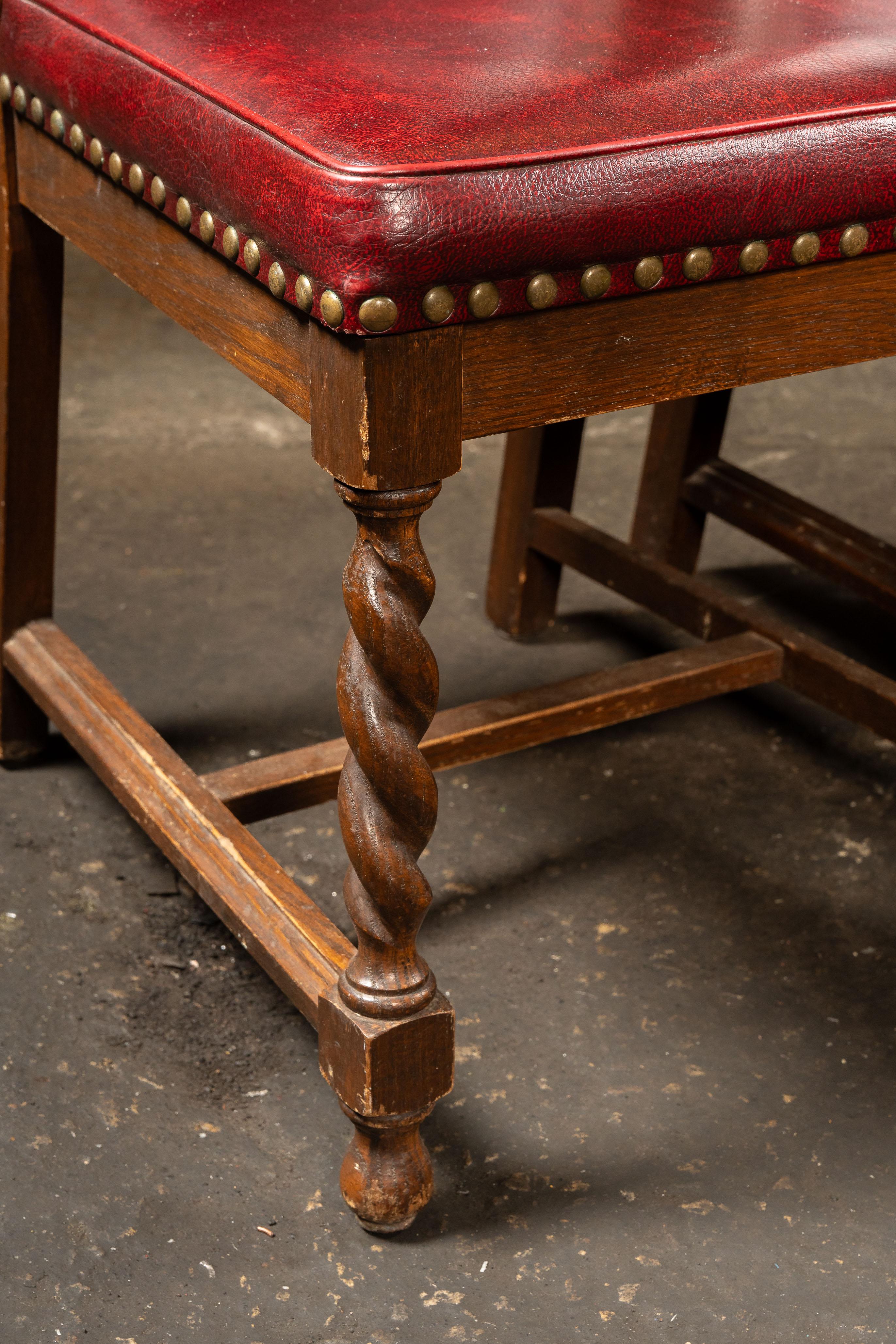XIXe siècle Ensemble de neuf chaises de salle à manger néo-gothique en vente