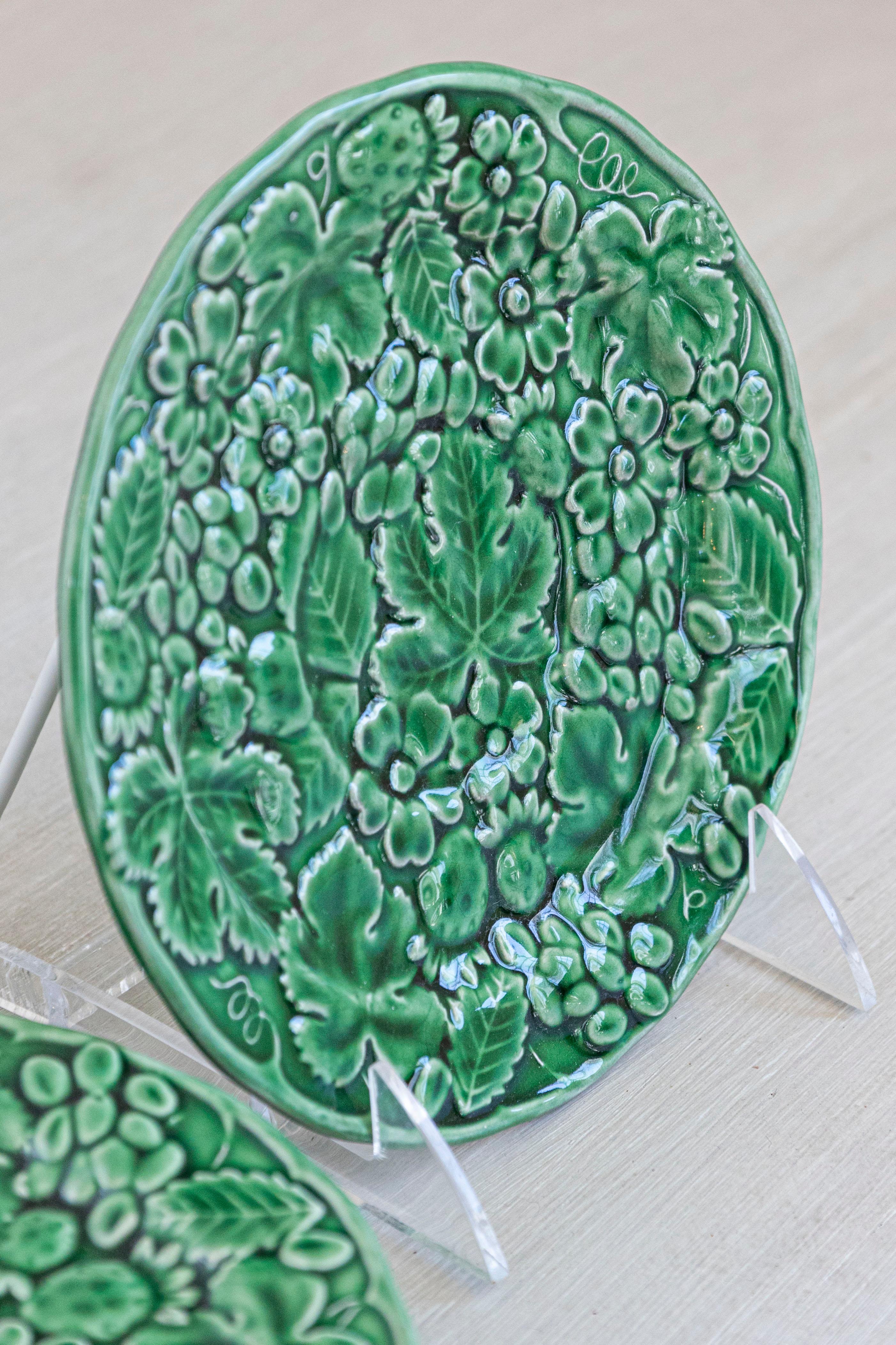 Conjunto de nueve piezas de porcelana esmaltada verde en venta 4
