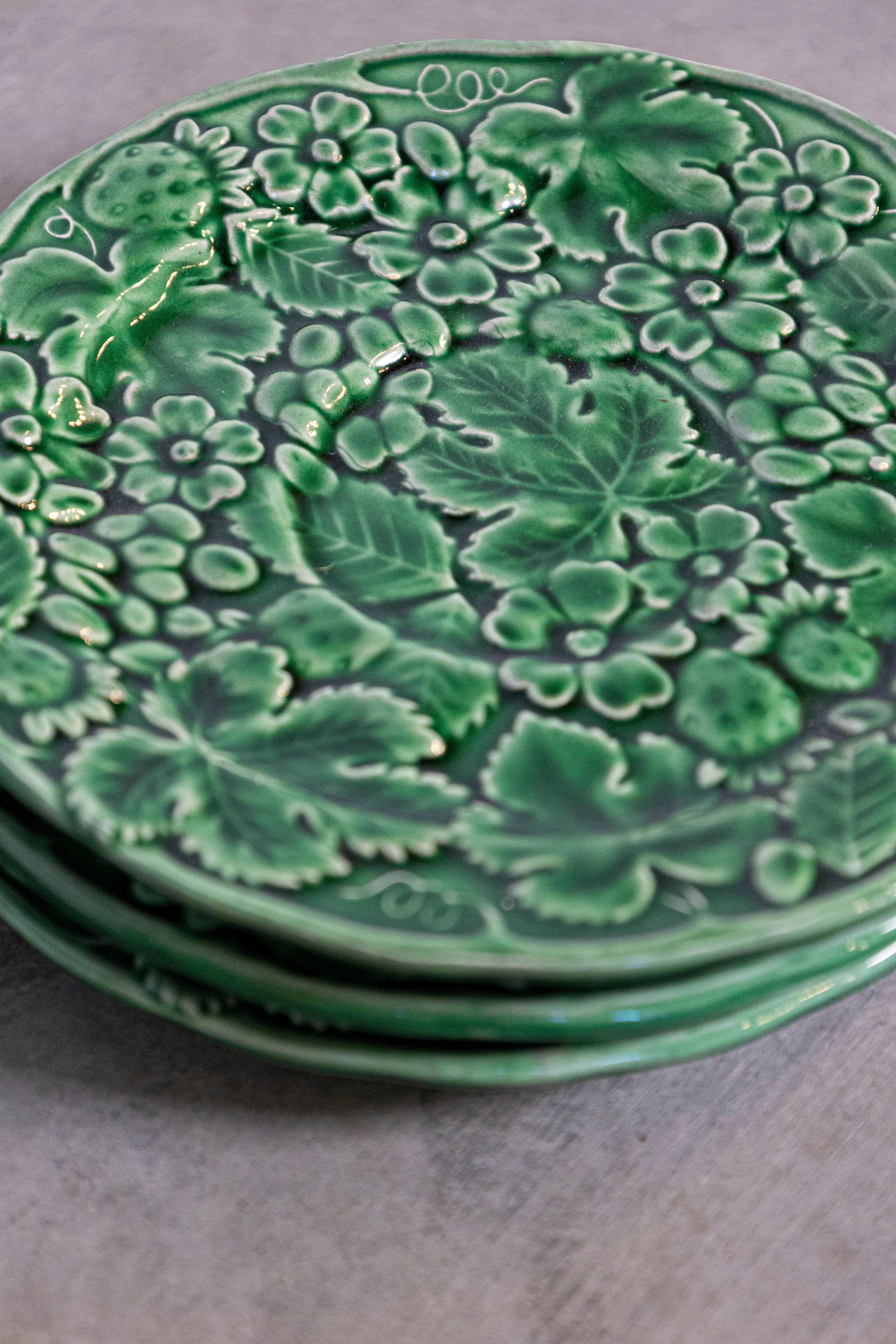 Conjunto de nueve piezas de porcelana esmaltada verde en venta 5