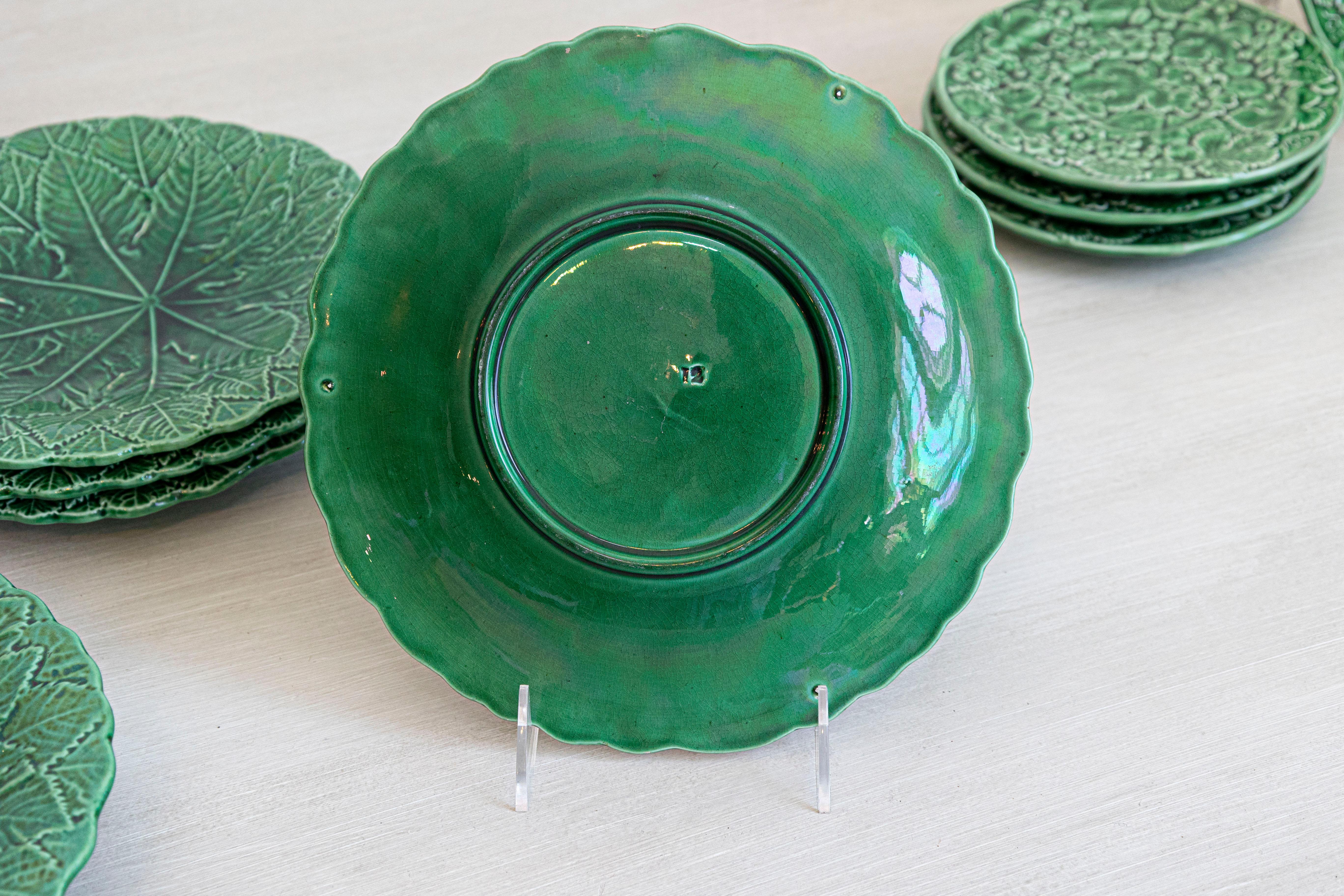 Conjunto de nueve piezas de porcelana esmaltada verde en venta 7