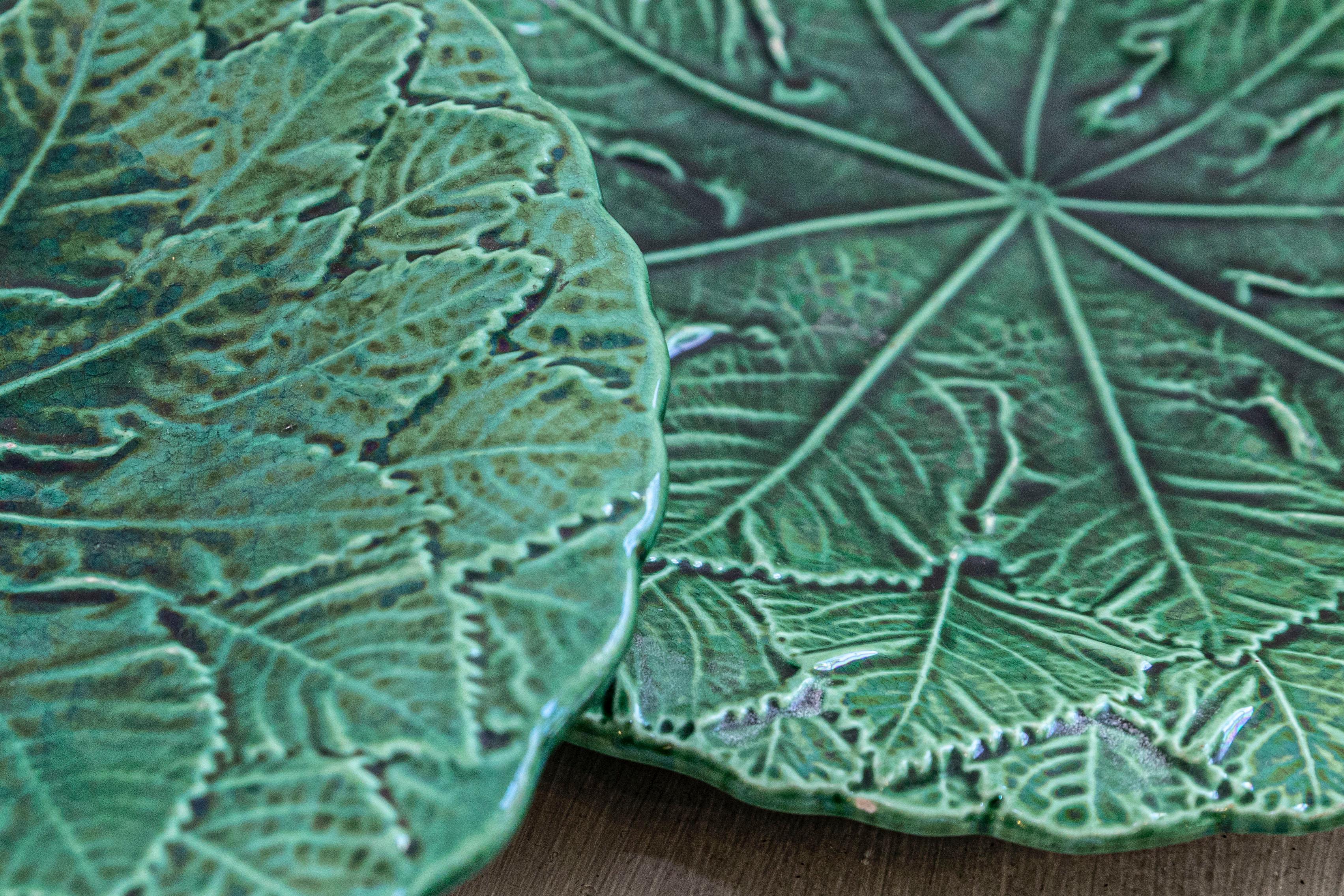 Conjunto de nueve piezas de porcelana esmaltada verde en venta 8