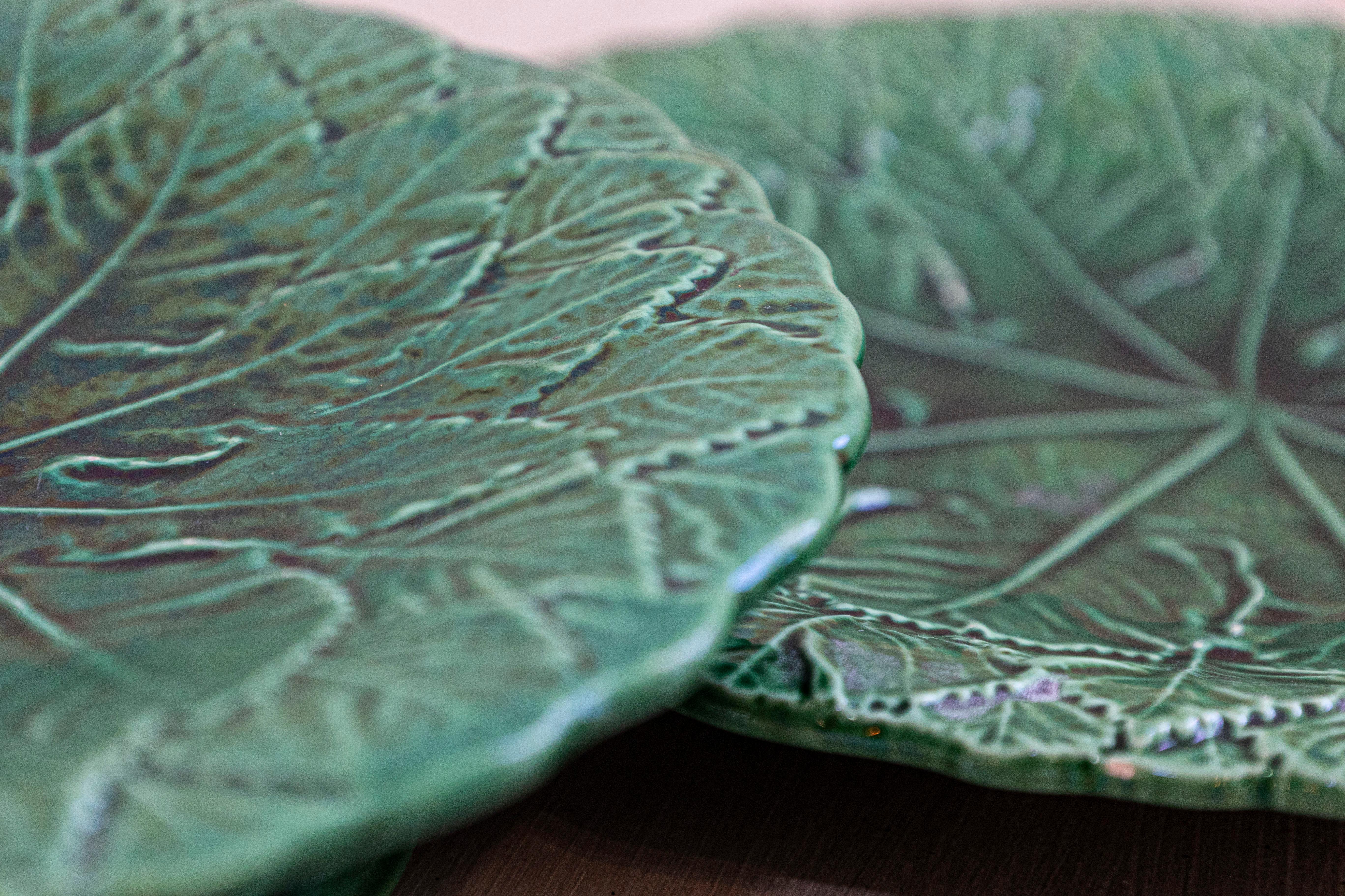 Conjunto de nueve piezas de porcelana esmaltada verde en venta 9