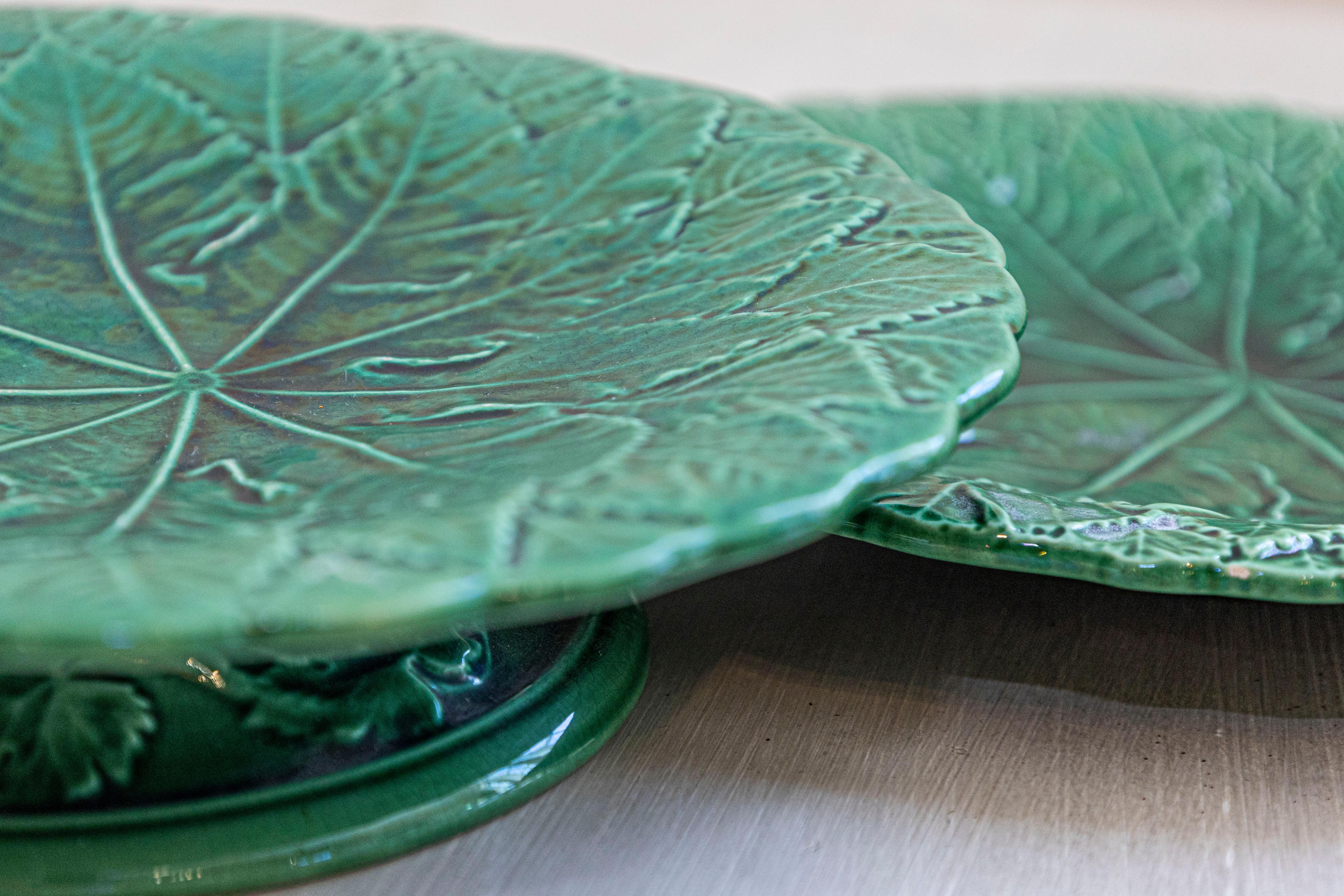Conjunto de nueve piezas de porcelana esmaltada verde en venta 10
