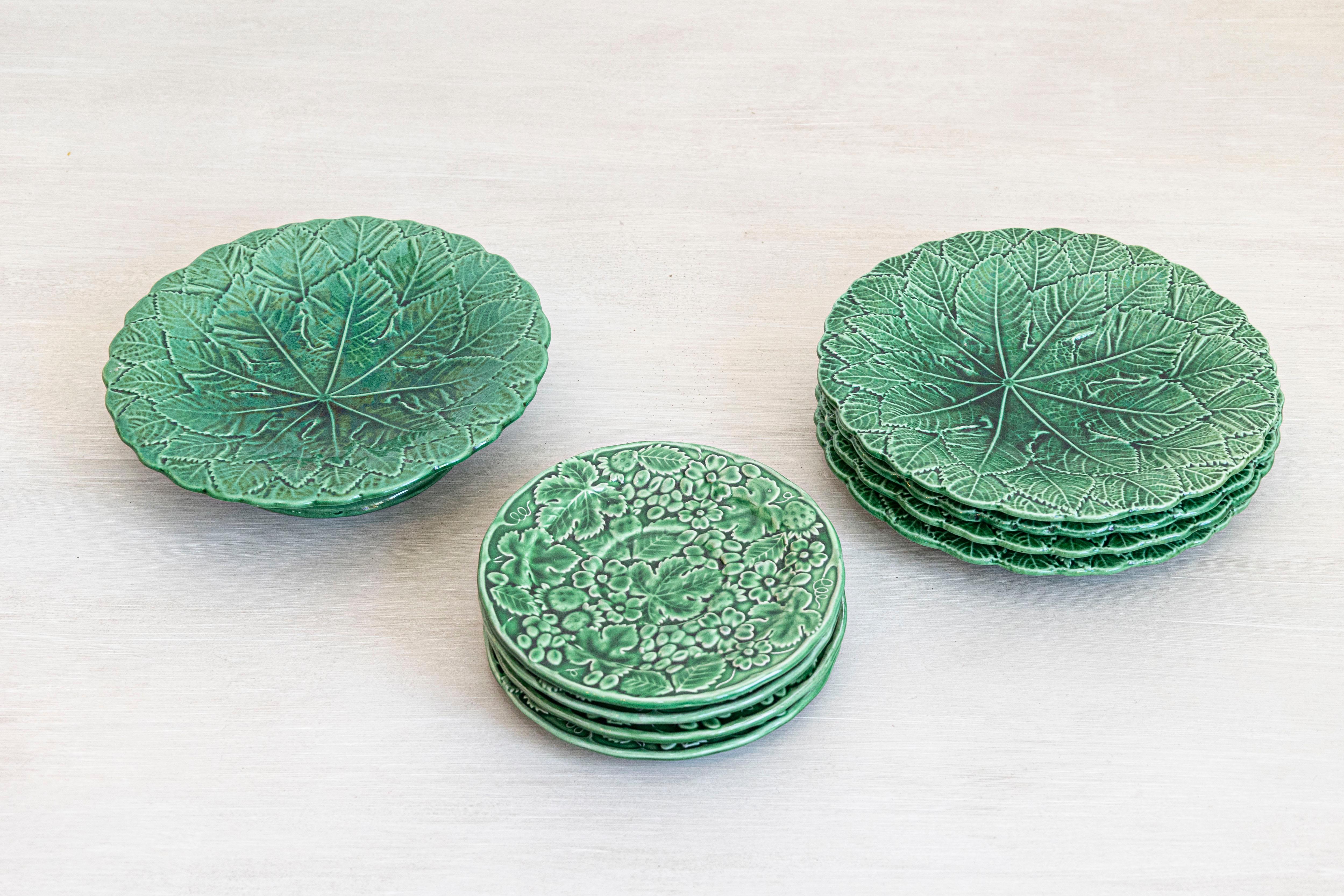 Conjunto de nueve piezas de porcelana esmaltada verde Francés en venta