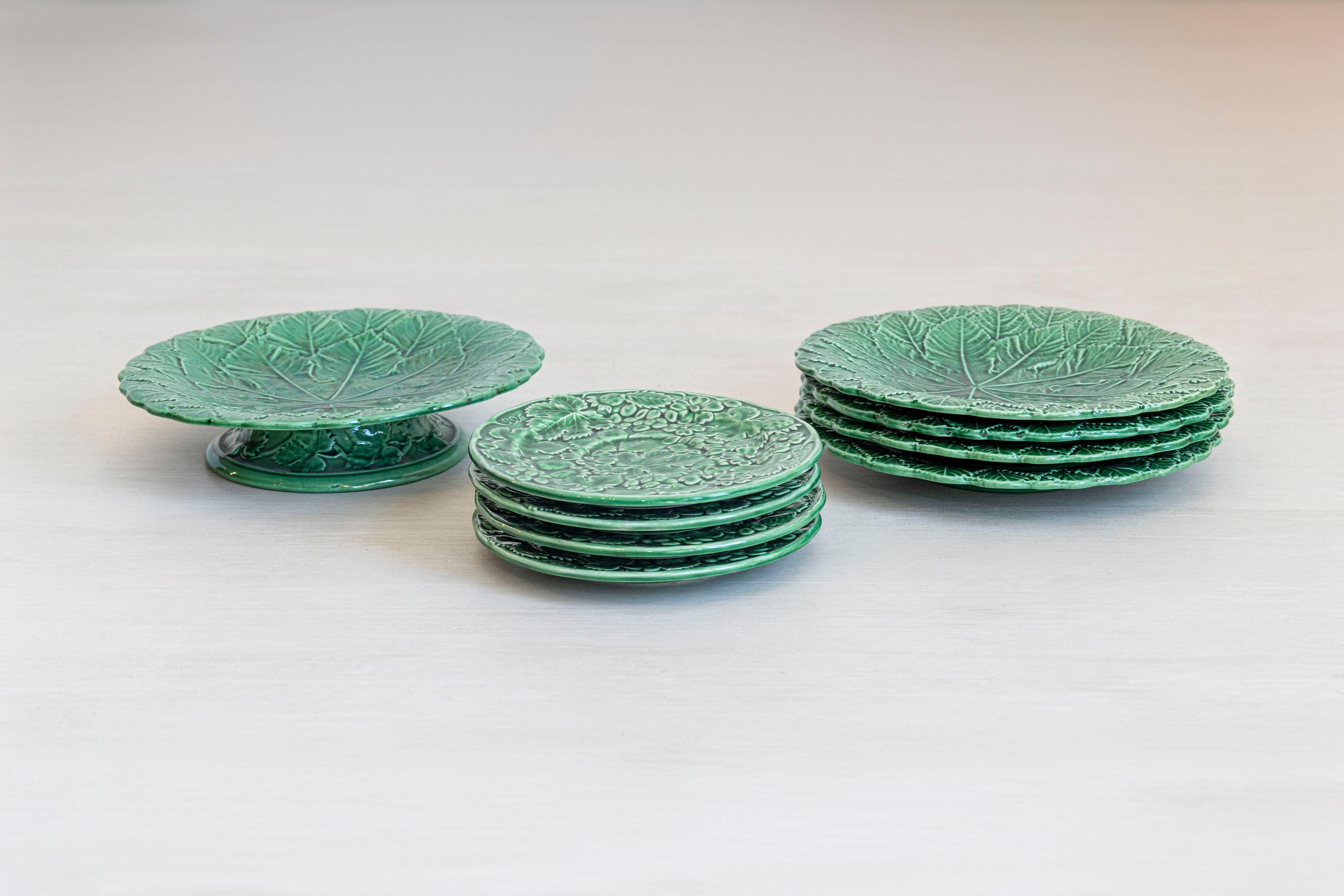 Conjunto de nueve piezas de porcelana esmaltada verde Glaseado en venta