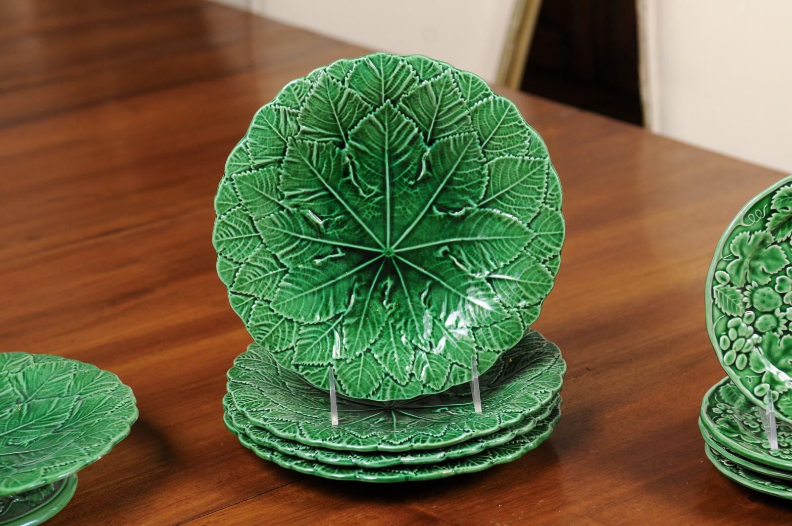 Ensemble de neuf pièces en porcelaine émaillée verte - QUATRE DISPONIBLES Bon état - En vente à Atlanta, GA