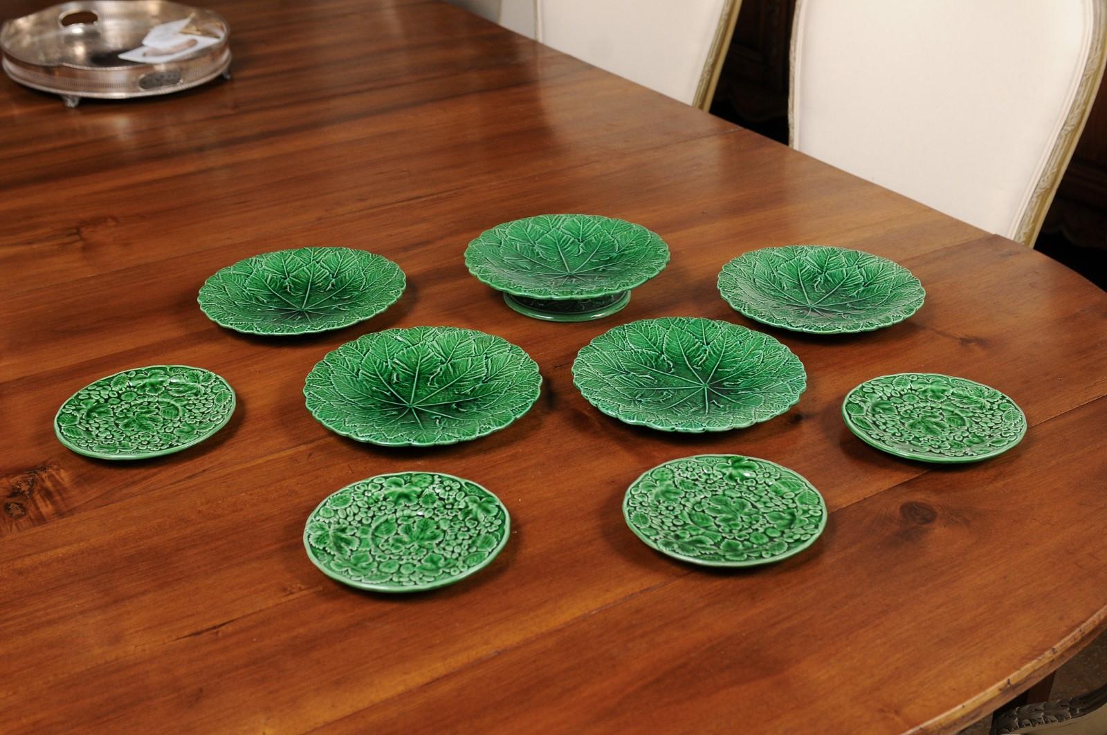 Ensemble de neuf pièces en porcelaine émaillée verte - QUATRE DISPONIBLES en vente 1