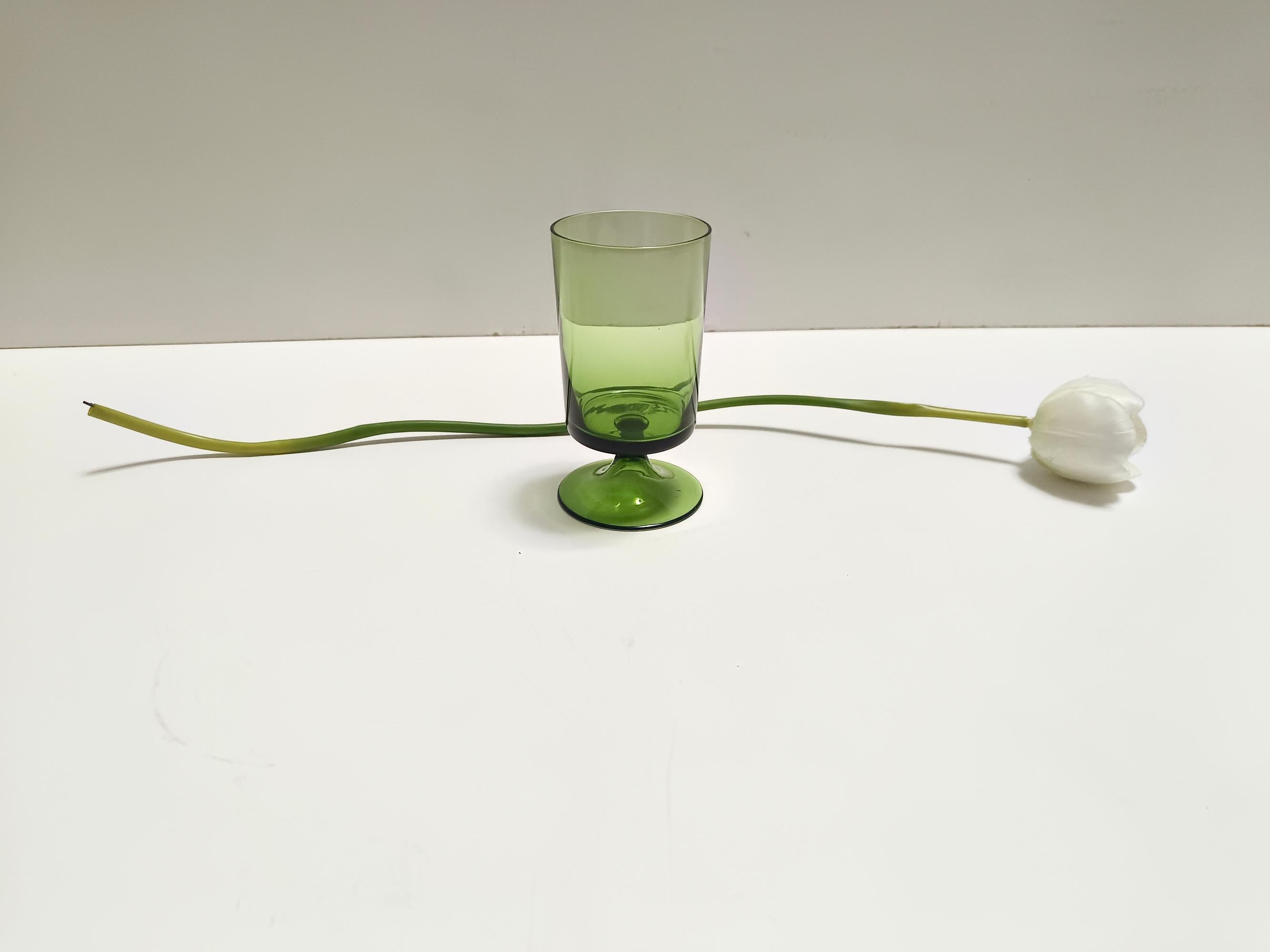 Ensemble de neuf verres à boire verts soufflés à la main, Empoli, Italie Excellent état - En vente à Bresso, Lombardy